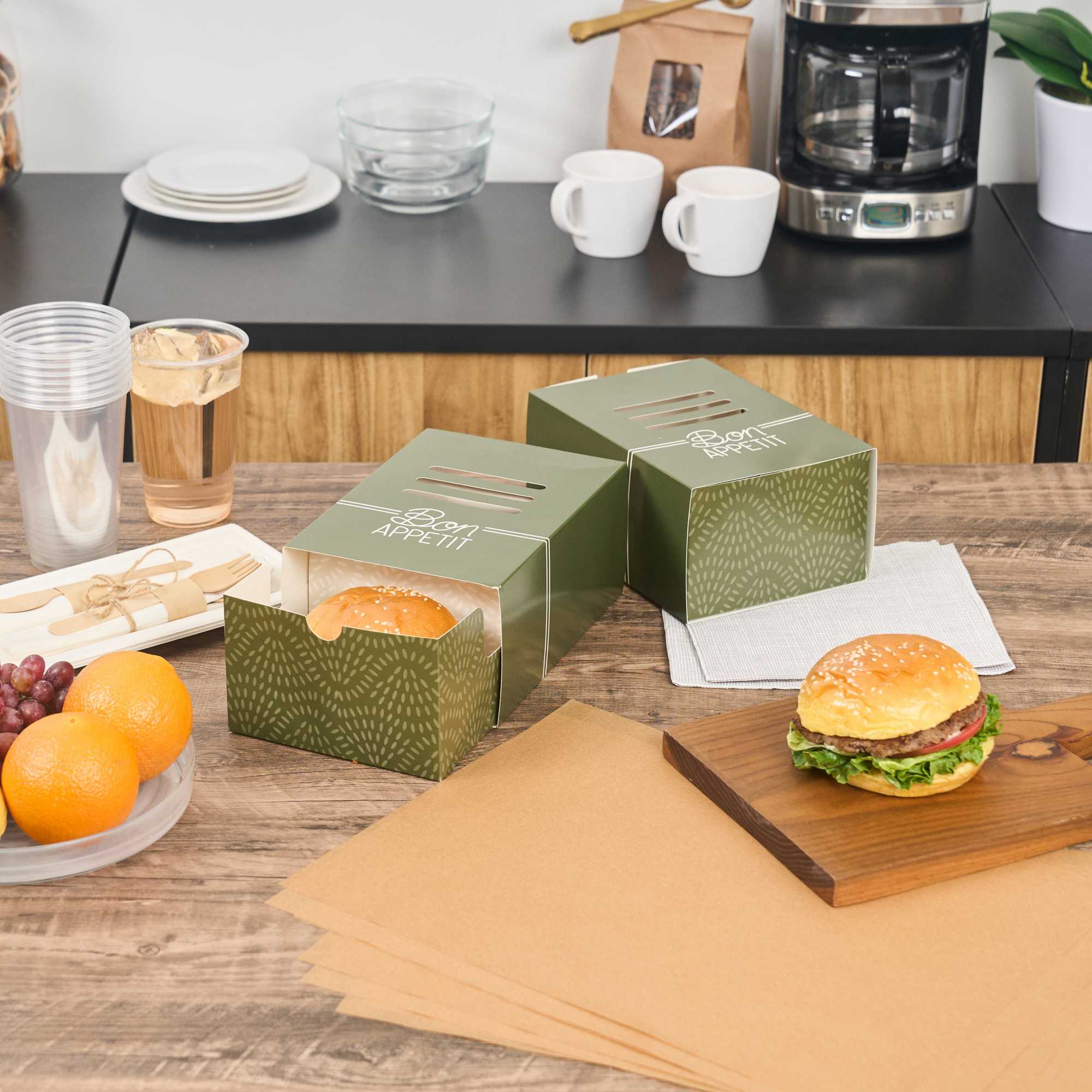Cater Tek Rectangle Green Paper Burger Tray - with Cover and Divider - 8 1/4" x 5 3/4" x 3 3/4" - 100 count box