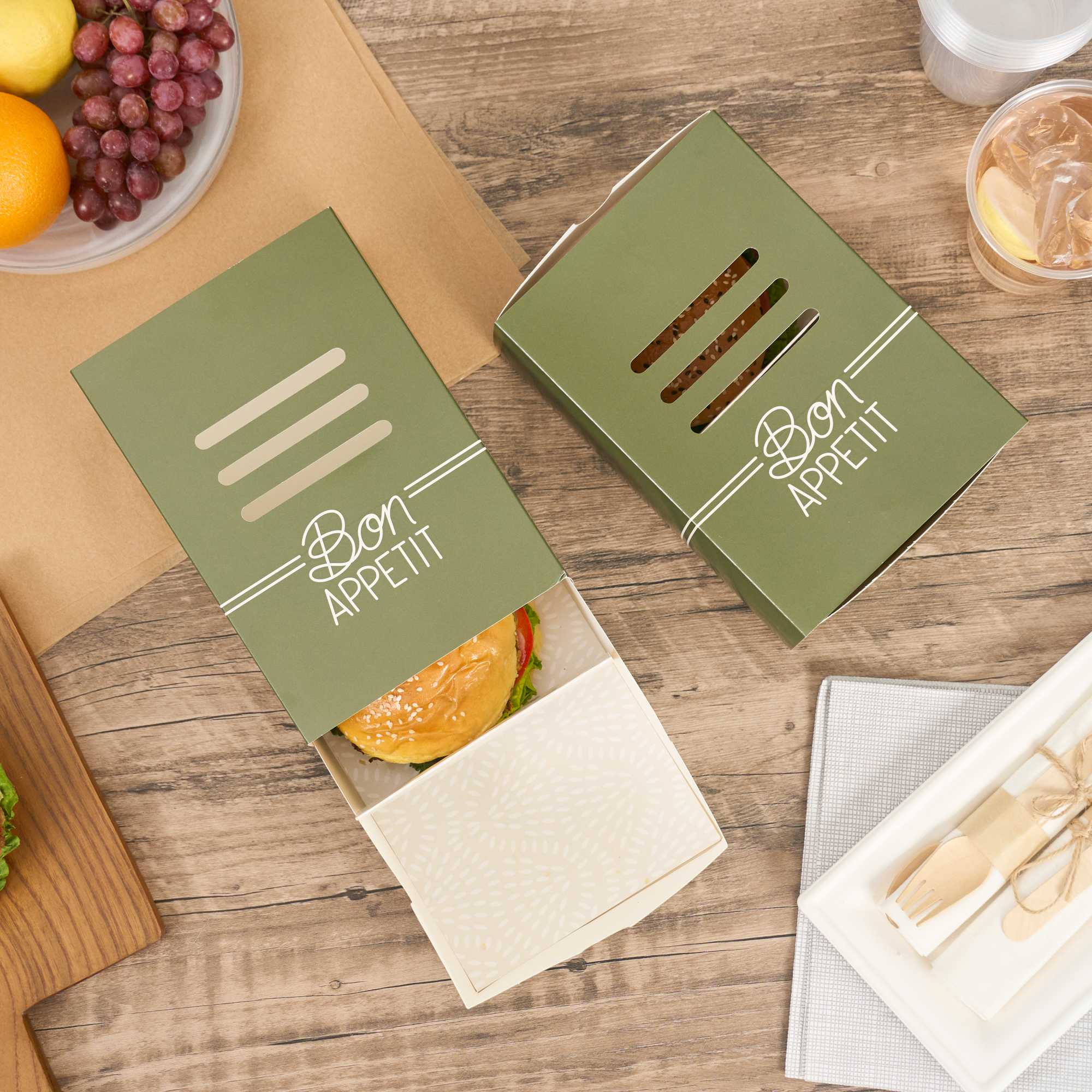Cater Tek Rectangle Green Paper Burger Tray - with Cover and Divider - 8 1/4" x 5 3/4" x 3 3/4" - 100 count box