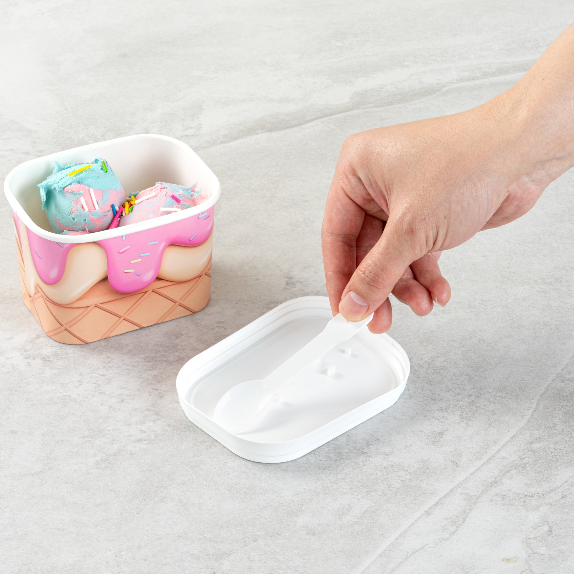 Coppetta Square White Plastic Lid - Fits 7 and 12 oz To Go Cup, with Spoon - 50 count box