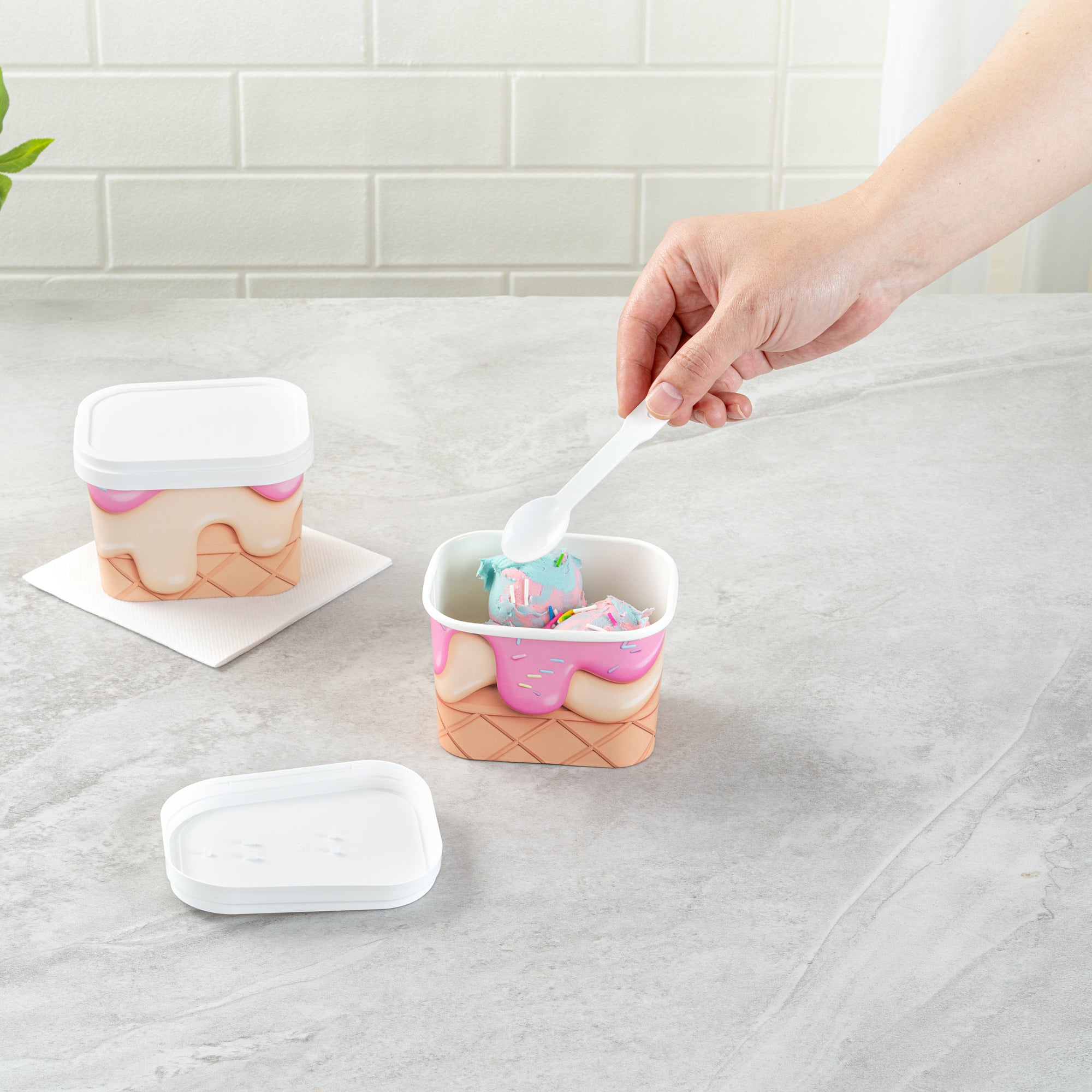 Coppetta Square White Plastic Lid - Fits 7 and 12 oz To Go Cup, with Spoon - 50 count box