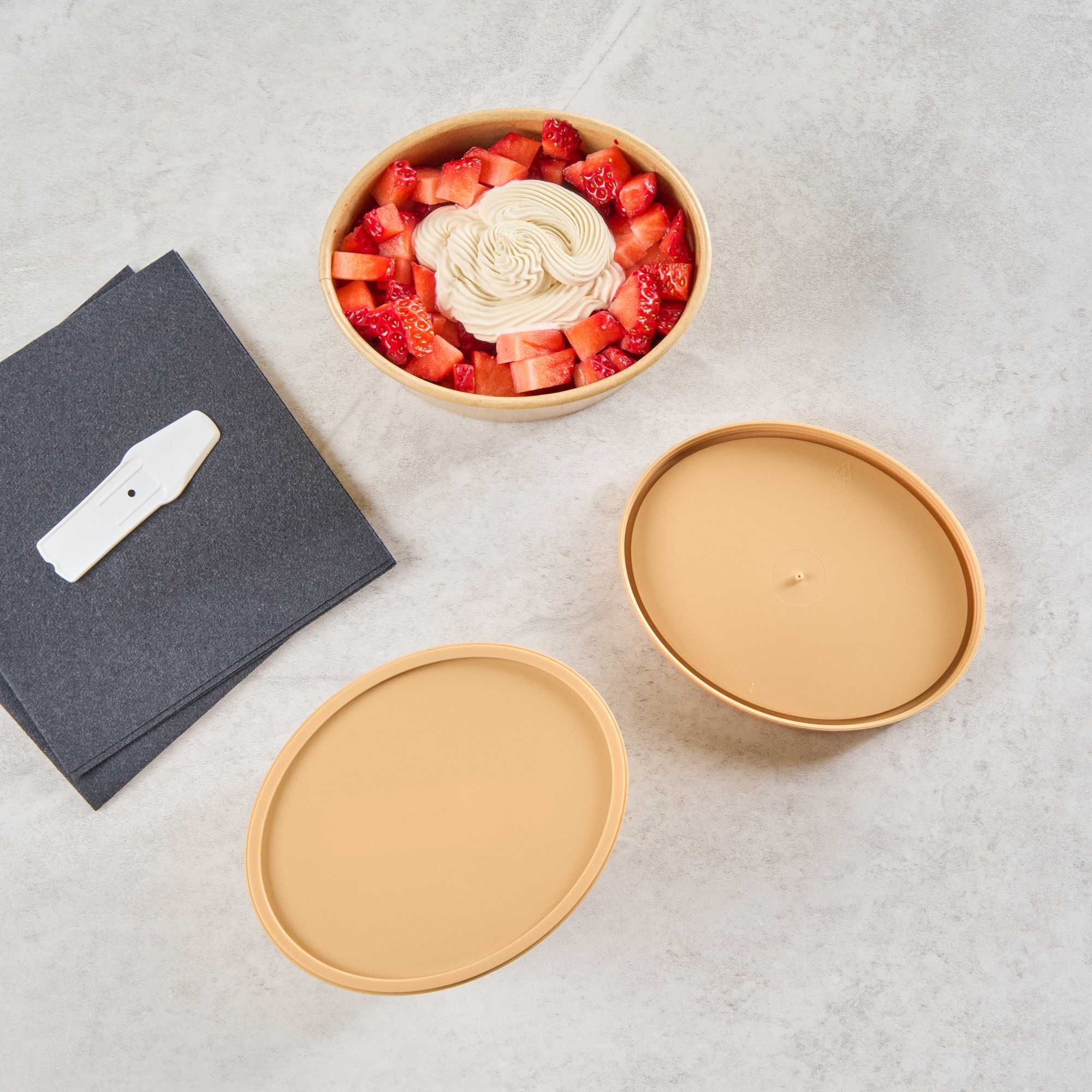 Coppetta Oval Brown Plastic Lid - Fits 12 oz To Go Cup, with Spoon - 200 count box