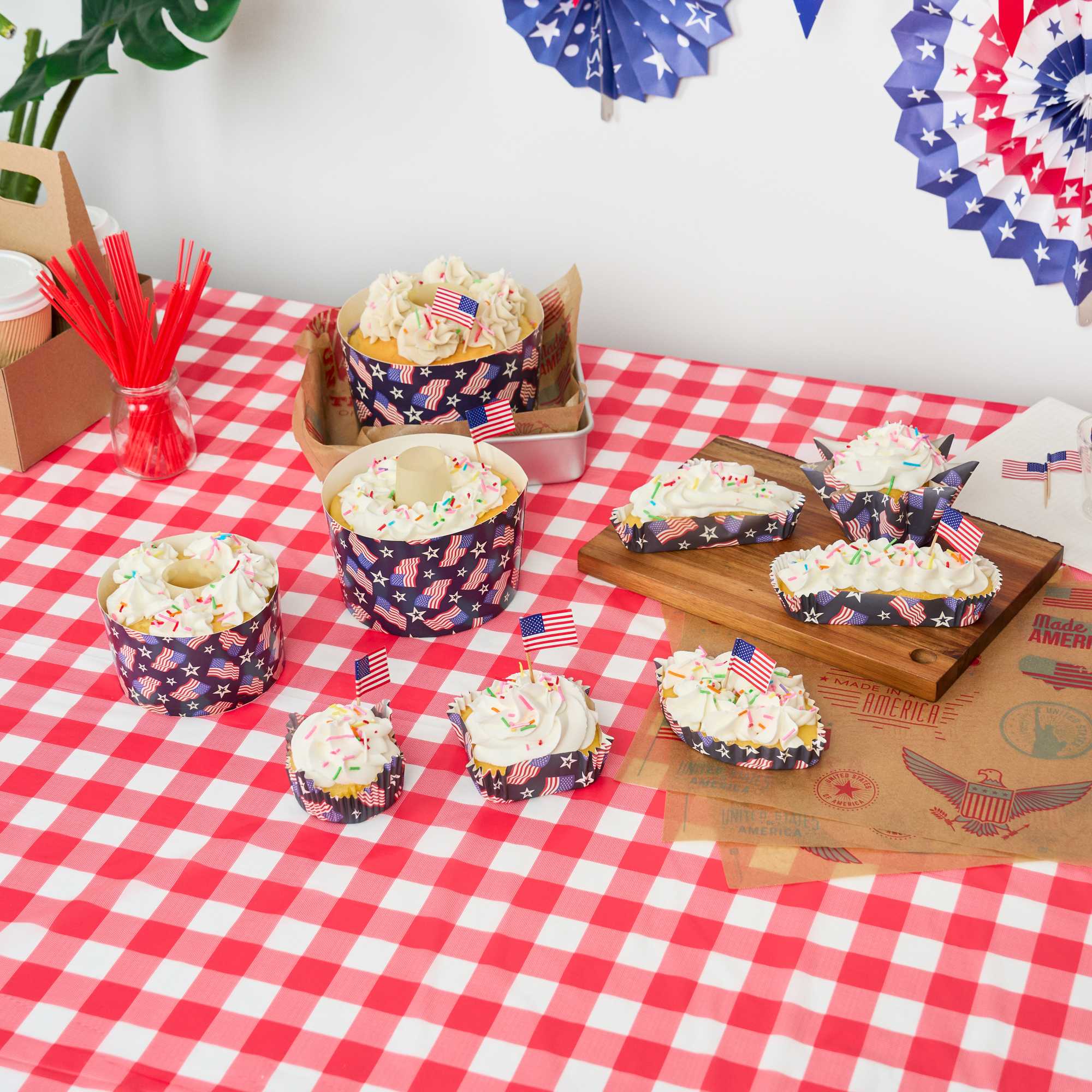 Panificio 4 oz Petal Paper Baking Cup - American Flag, Ridged, Greaseproof - 2 1/4" x 2 1/4" x 1 1/2" - 4000 count box