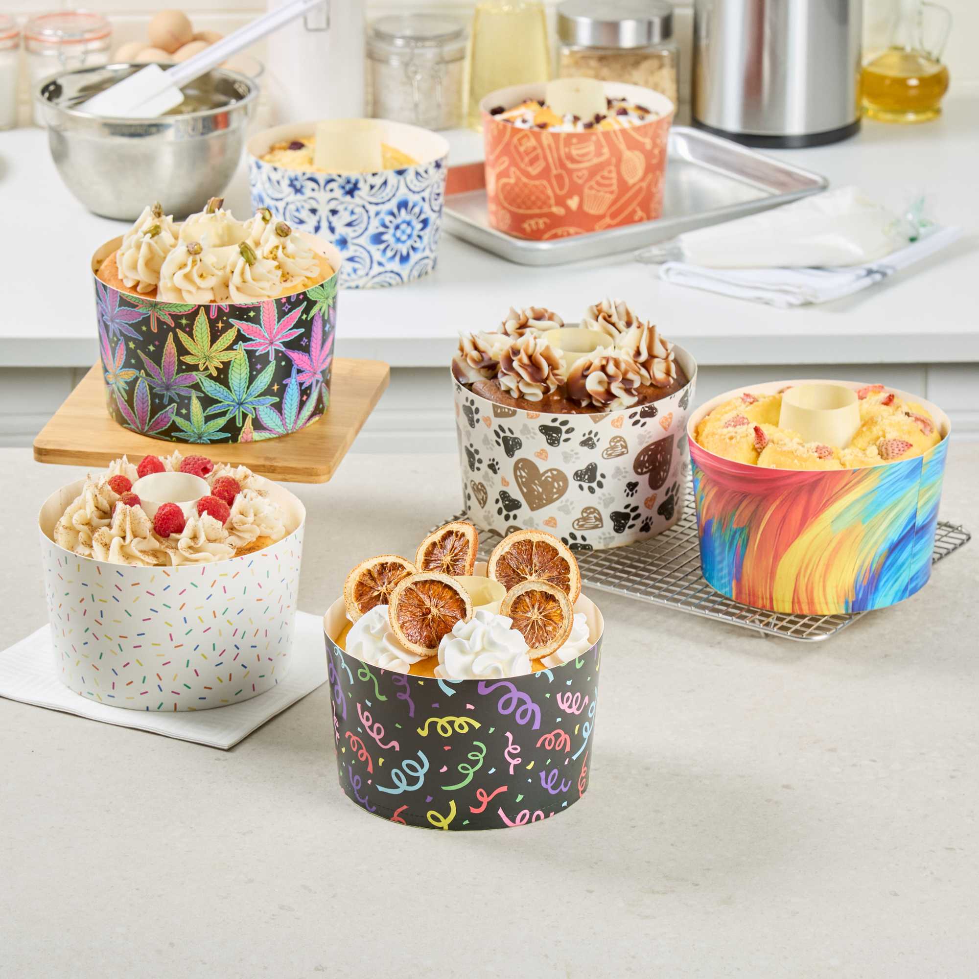Panificio 53 oz Paper Angel Food Tube Pan - Colorful Abstract Waves, Greaseproof - 5 3/4" x 5 3/4" x 3 3/4" - 400 count box