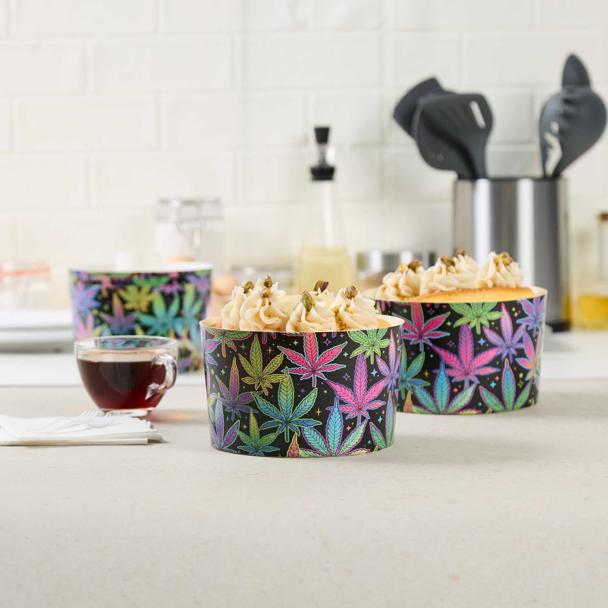 Panificio 53 oz Paper Angel Food Tube Pan - Trippy Leaf Print, Greaseproof - 5 3/4" x 5 3/4" x 3 3/4" - 100 count box