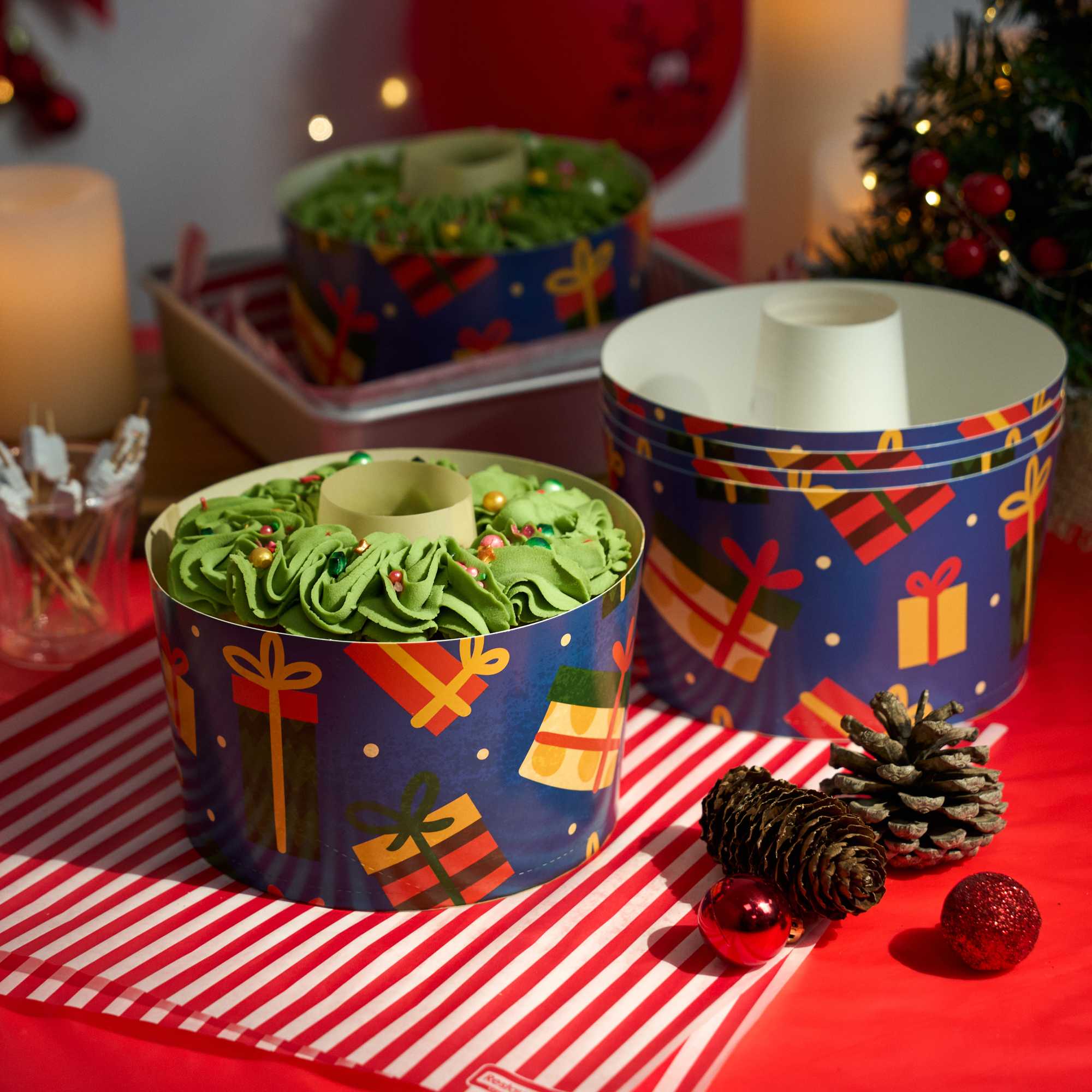 Panificio 53 oz Paper Angel Food Tube Pan - Christmas, Greaseproof - 5 3/4" x 5 3/4" x 3 3/4" - 100 count box