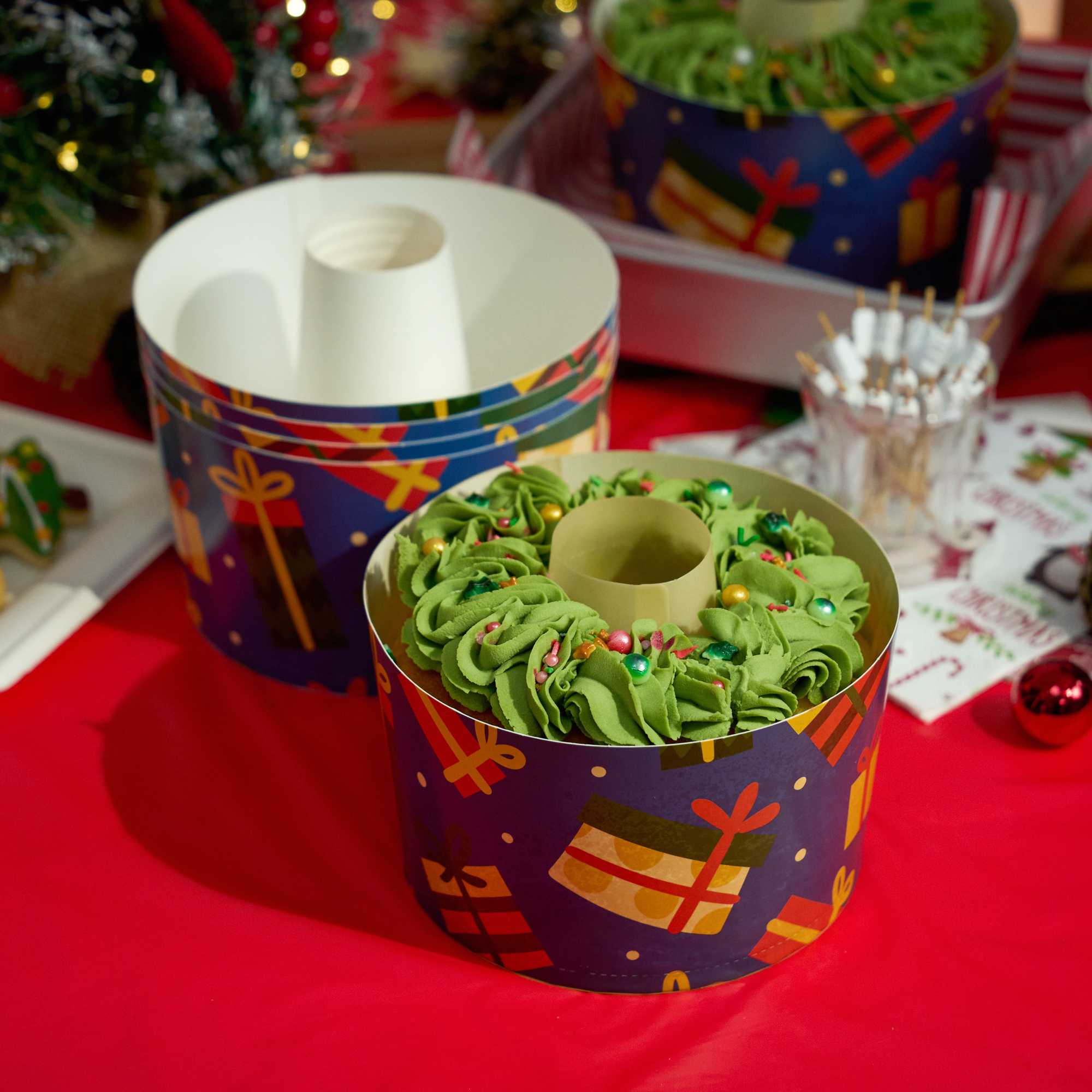 Panificio 53 oz Paper Angel Food Tube Pan - Christmas, Greaseproof - 5 3/4" x 5 3/4" x 3 3/4" - 400 count box