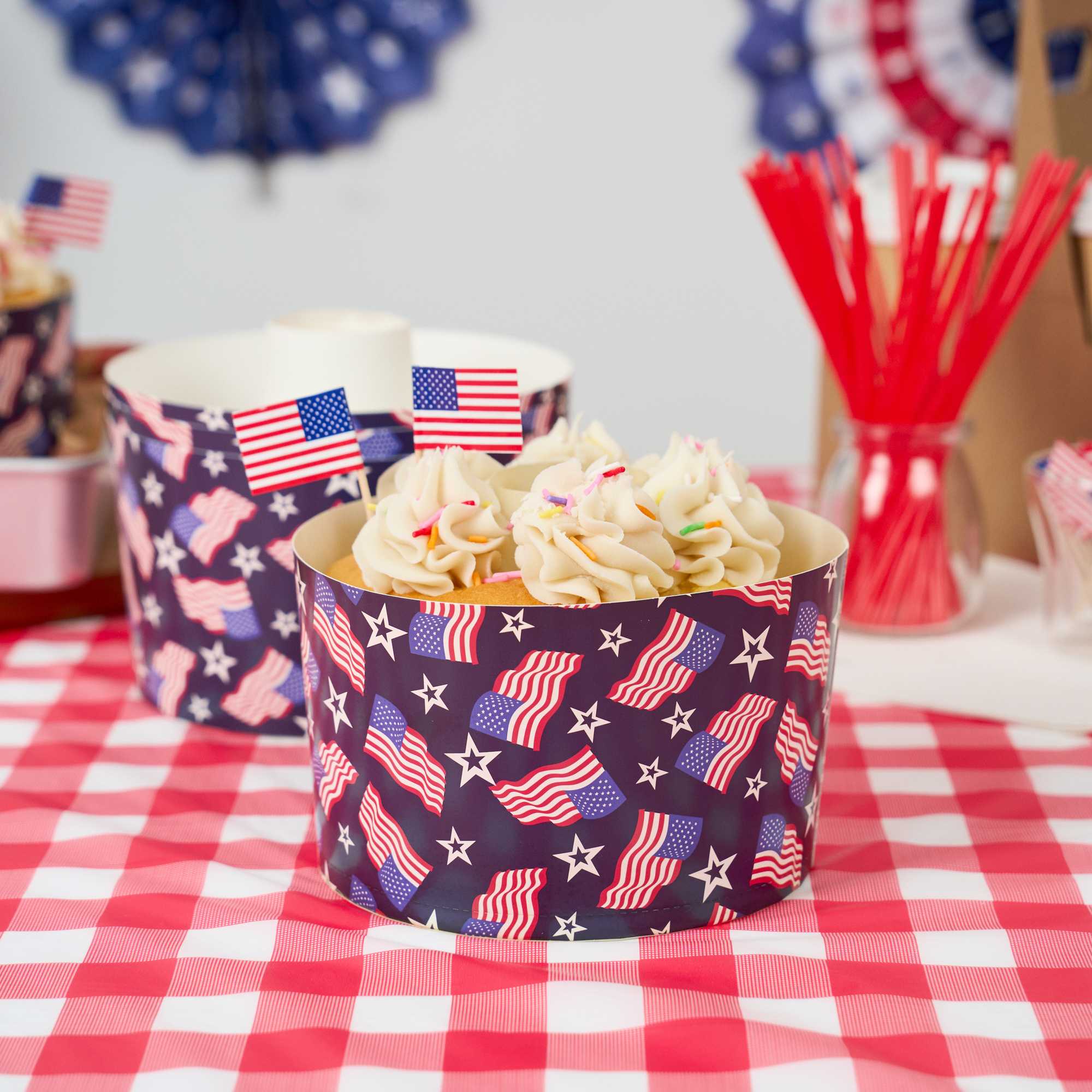 Panificio 53 oz Paper Angel Food Tube Pan - American Flag, Greaseproof - 5 3/4" x 5 3/4" x 3 3/4" - 100 count box