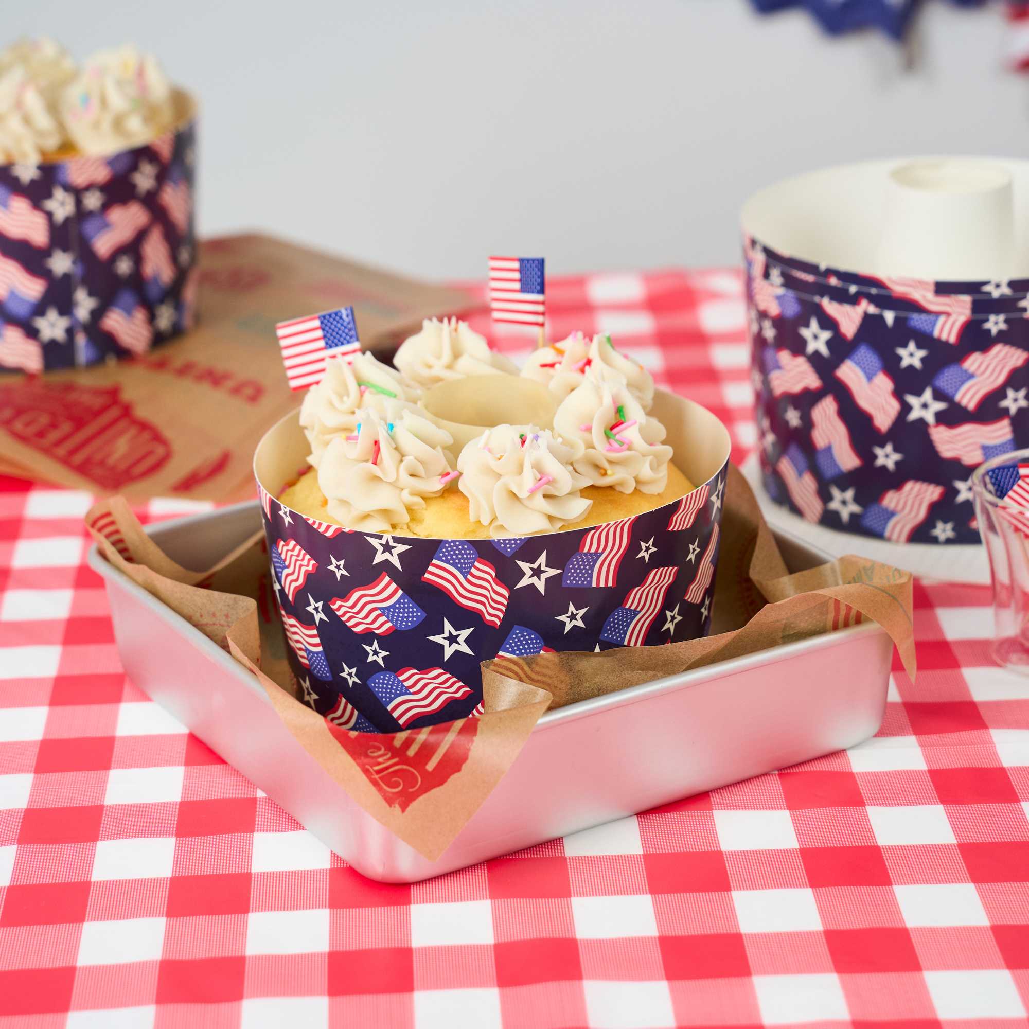 Panificio 53 oz Paper Angel Food Tube Pan - American Flag, Greaseproof - 5 3/4" x 5 3/4" x 3 3/4" - 100 count box