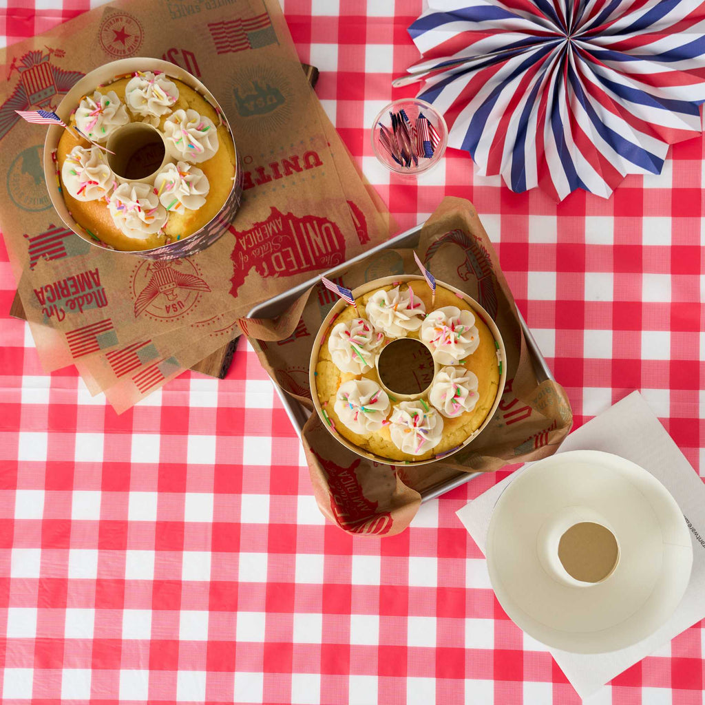 Panificio 53 oz Paper Angel Food Tube Pan - American Flag, Greaseproof - 5 3/4" x 5 3/4" x 3 3/4" - 100 count box