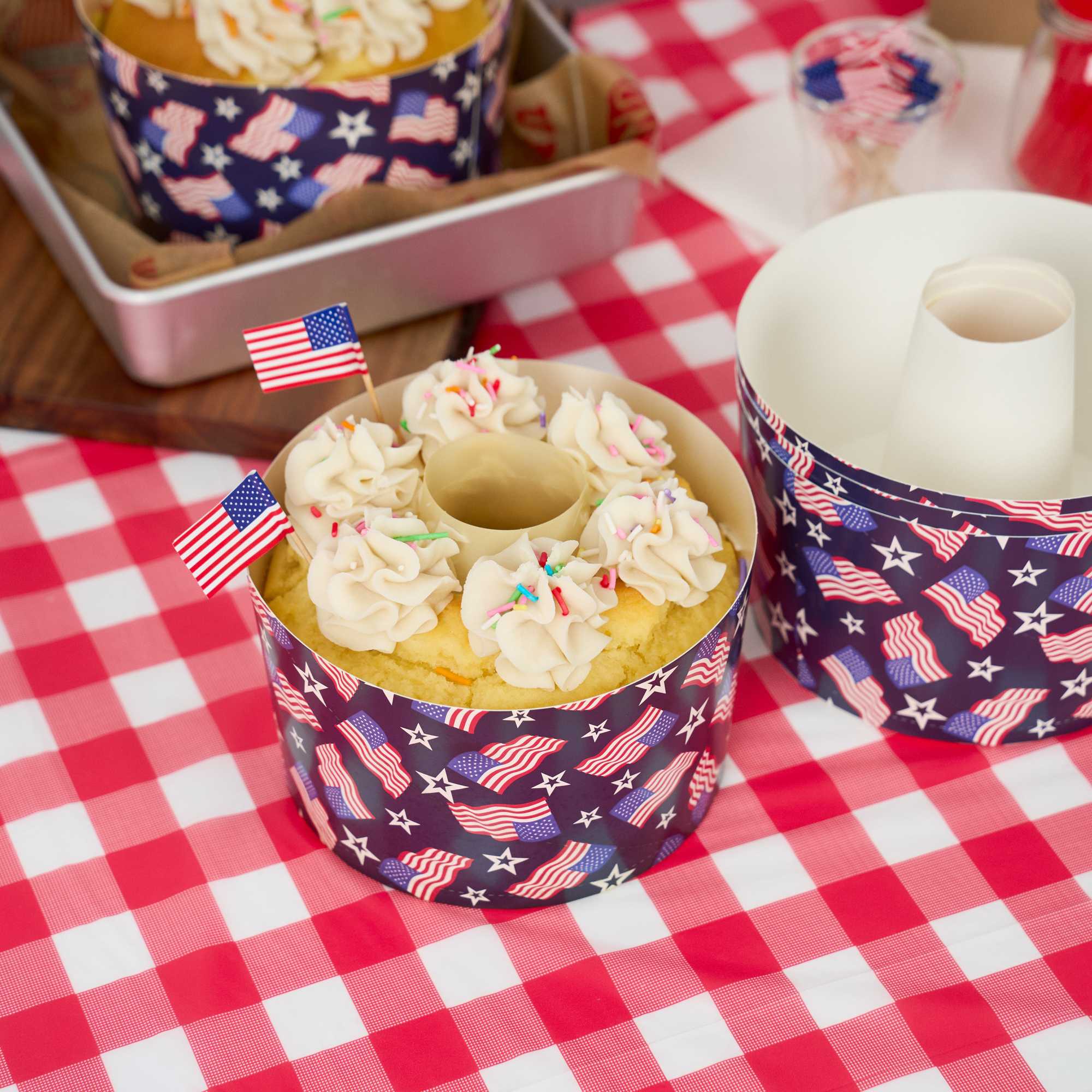 Panificio 53 oz Paper Angel Food Tube Pan - American Flag, Greaseproof - 5 3/4" x 5 3/4" x 3 3/4" - 100 count box