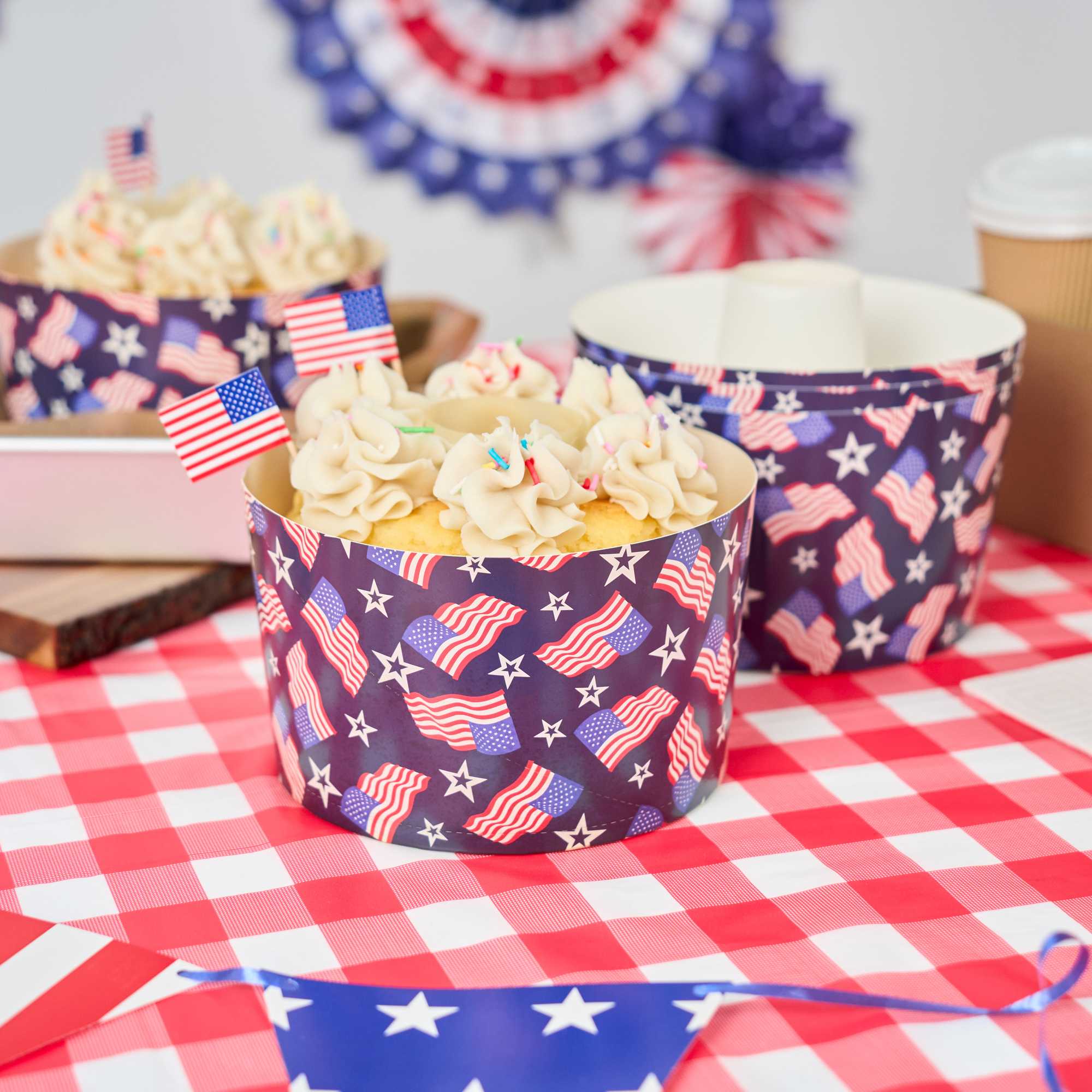 Panificio 53 oz Paper Angel Food Tube Pan - American Flag, Greaseproof - 5 3/4" x 5 3/4" x 3 3/4" - 100 count box