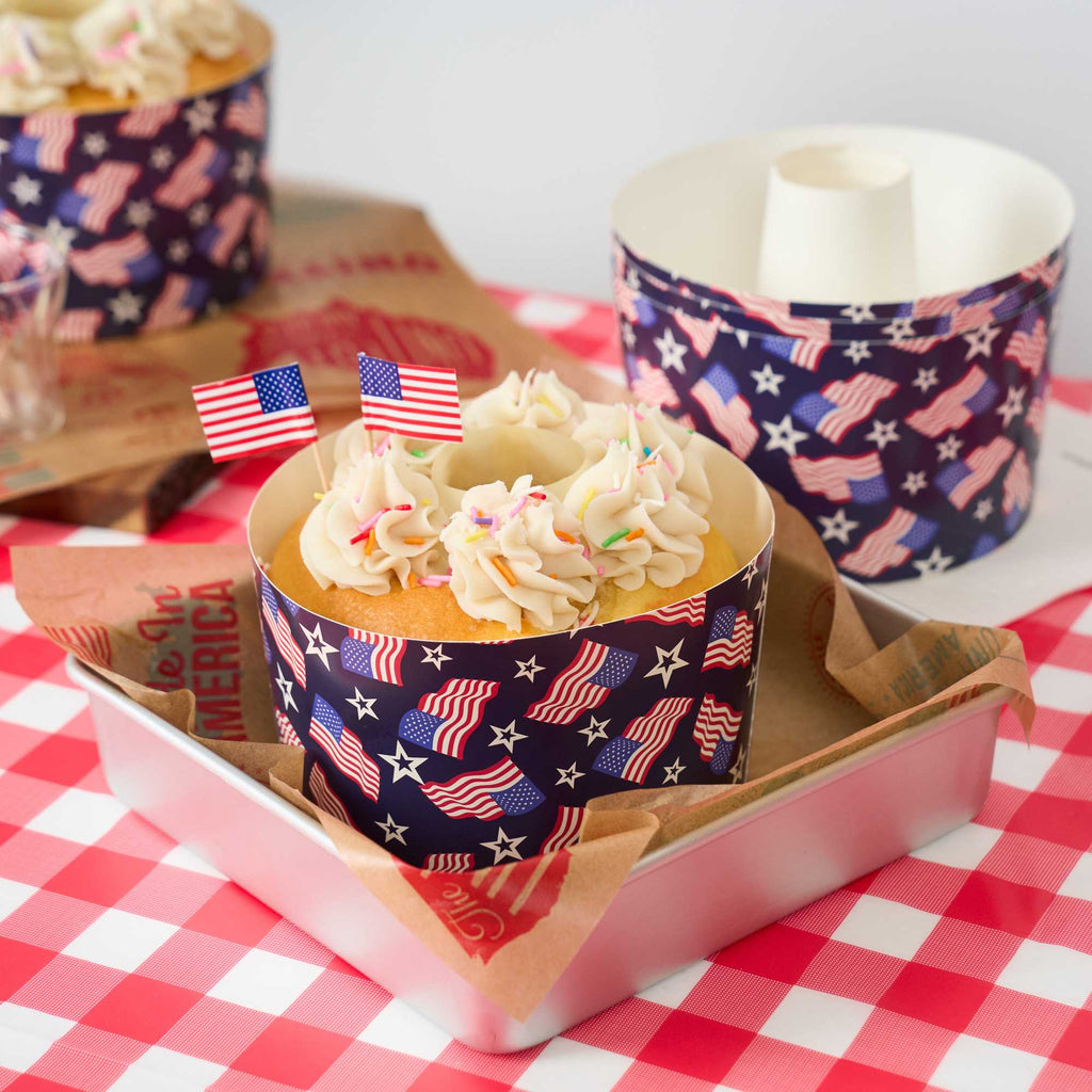Panificio 53 oz Paper Angel Food Tube Pan - American Flag, Greaseproof - 5 3/4" x 5 3/4" x 3 3/4" - 100 count box