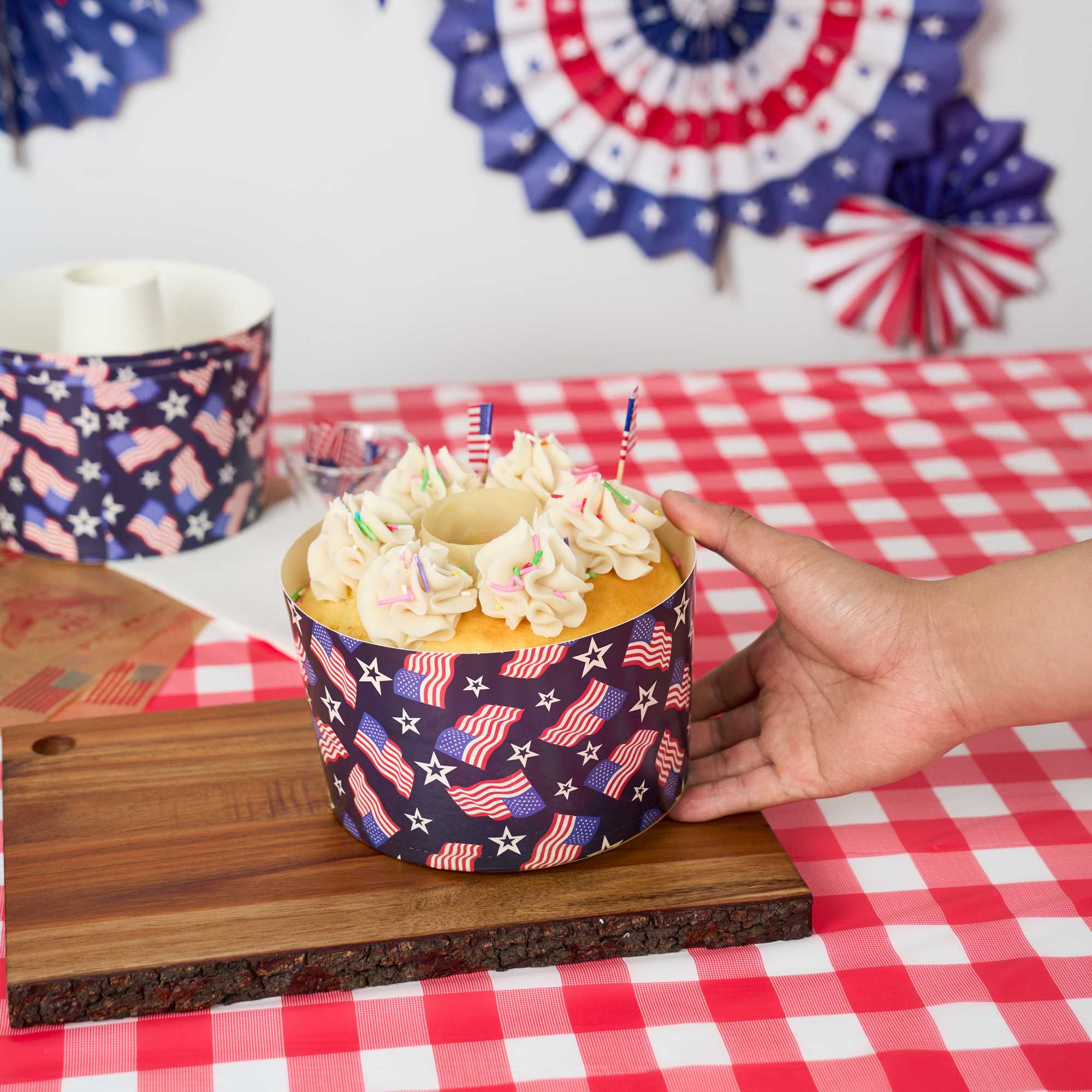 Panificio 53 oz Paper Angel Food Tube Pan - American Flag, Greaseproof - 5 3/4" x 5 3/4" x 3 3/4" - 400 count box