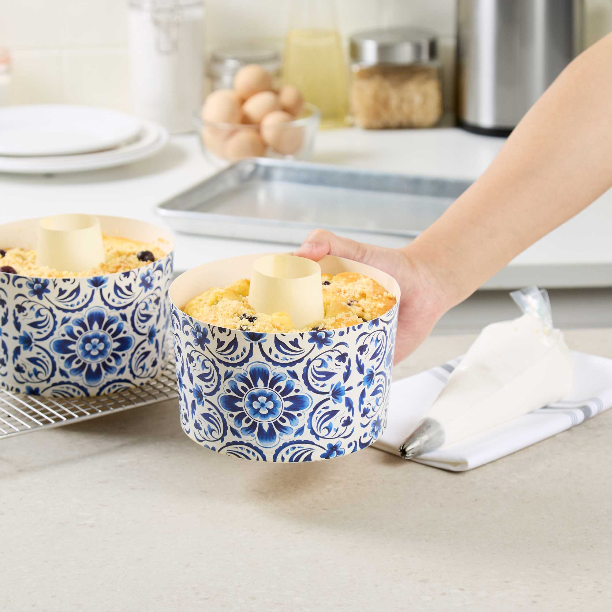 Panificio 53 oz Paper Angel Food Tube Pan - Floral, Greaseproof - 5 3/4" x 5 3/4" x 3 3/4" - 100 count box