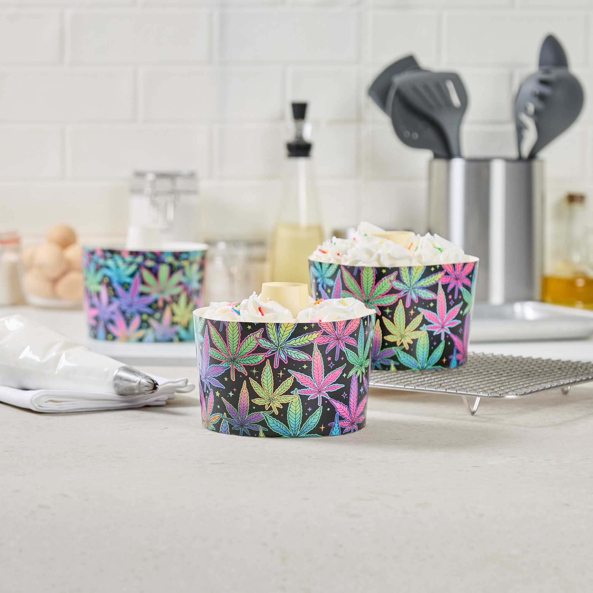 Panificio 38 oz Paper Angel Food Tube Pan - Trippy Leaf Print, Greaseproof - 5" x 5" x 3 3/4" - 100 count box