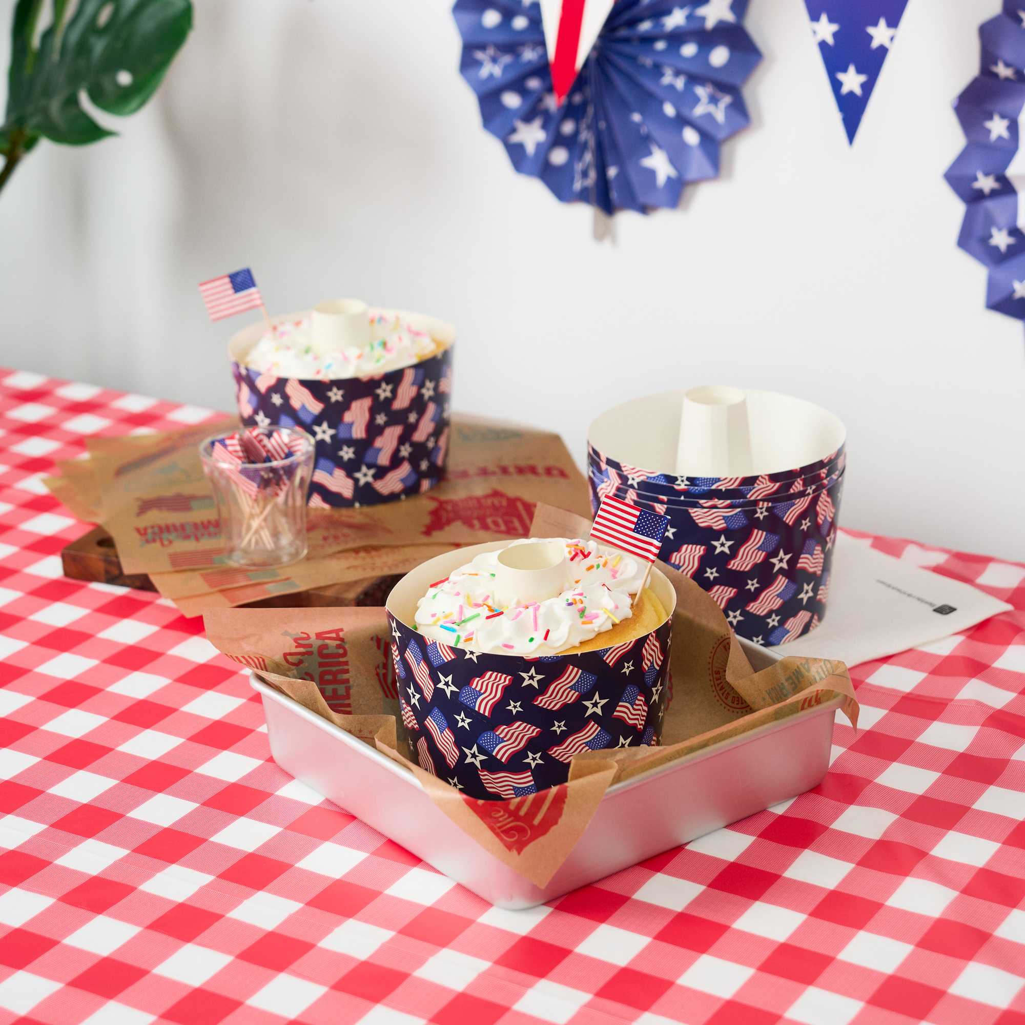 Panificio 38 oz Paper Angel Food Tube Pan - American Flag, Greaseproof - 5" x 5" x 3 3/4" - 100 count box