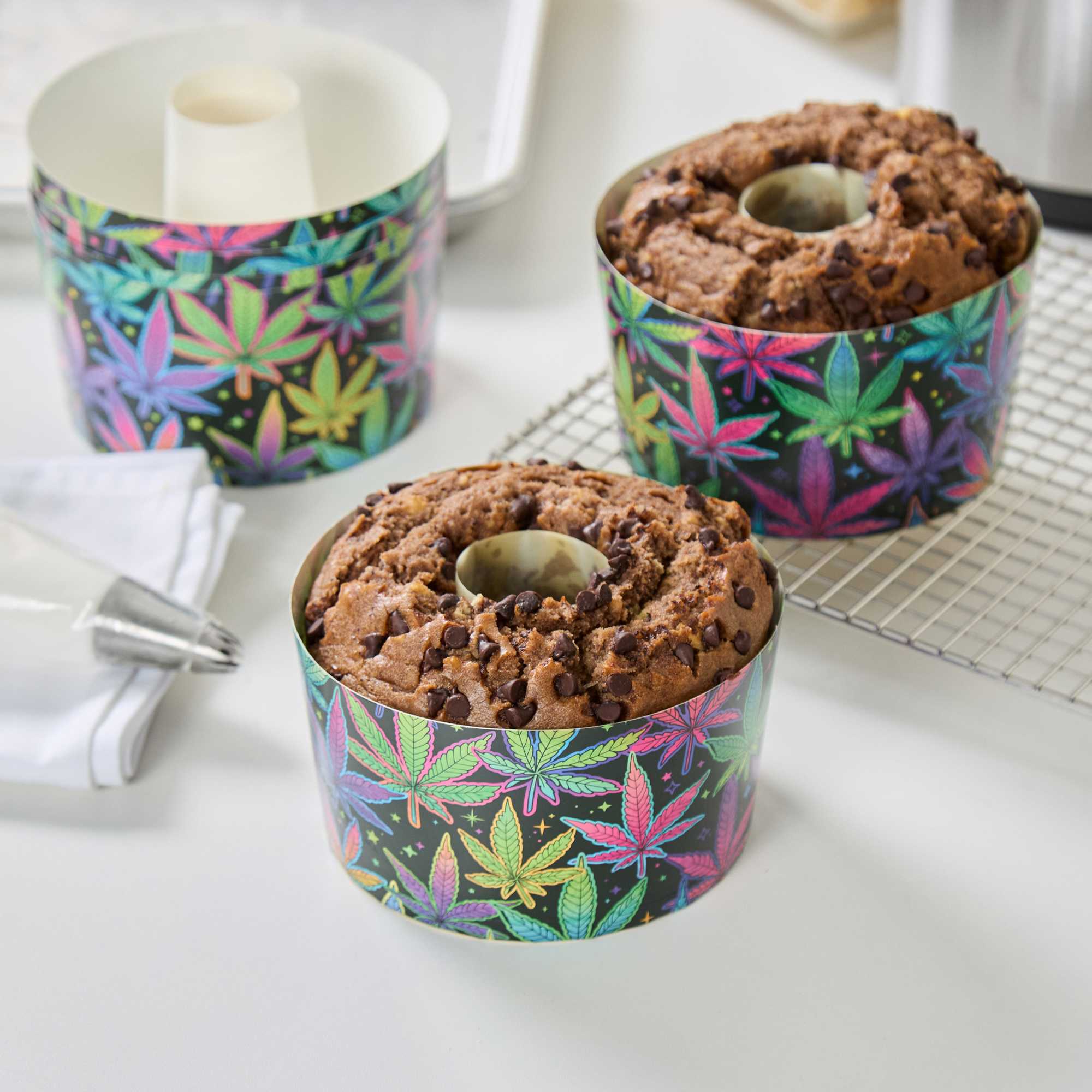 Panificio 22 oz Paper Angel Food Tube Pan - Trippy Leaf Print, Greaseproof - 4 1/2" x 4 1/2" x 2 3/4" - 100 count box