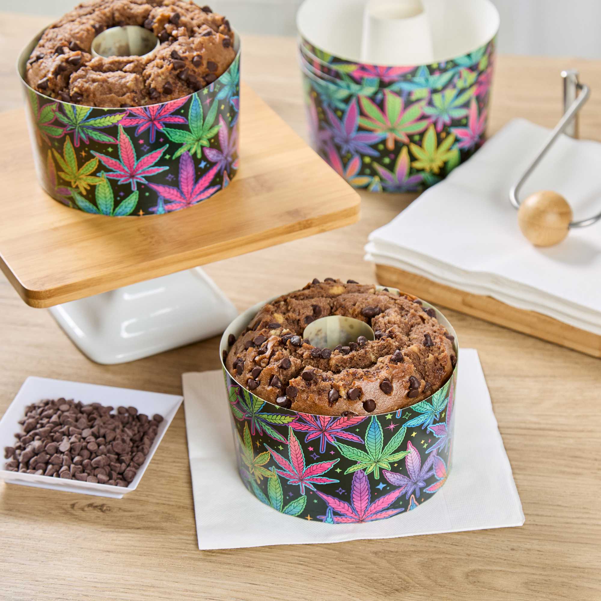 Panificio 22 oz Paper Angel Food Tube Pan - Trippy Leaf Print, Greaseproof - 4 1/2" x 4 1/2" x 2 3/4" - 100 count box