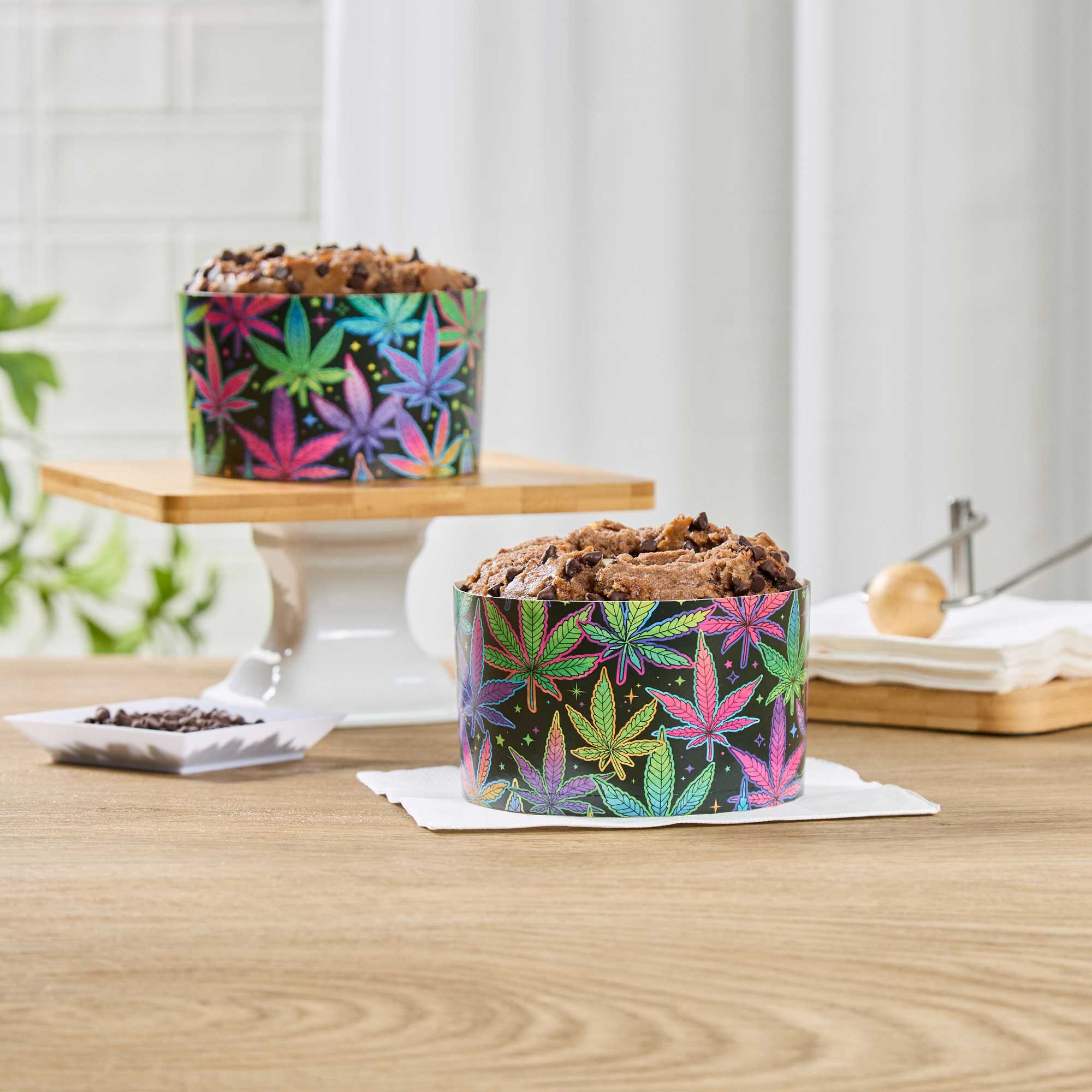 Panificio 22 oz Paper Angel Food Tube Pan - Trippy Leaf Print, Greaseproof - 4 1/2" x 4 1/2" x 2 3/4" - 100 count box