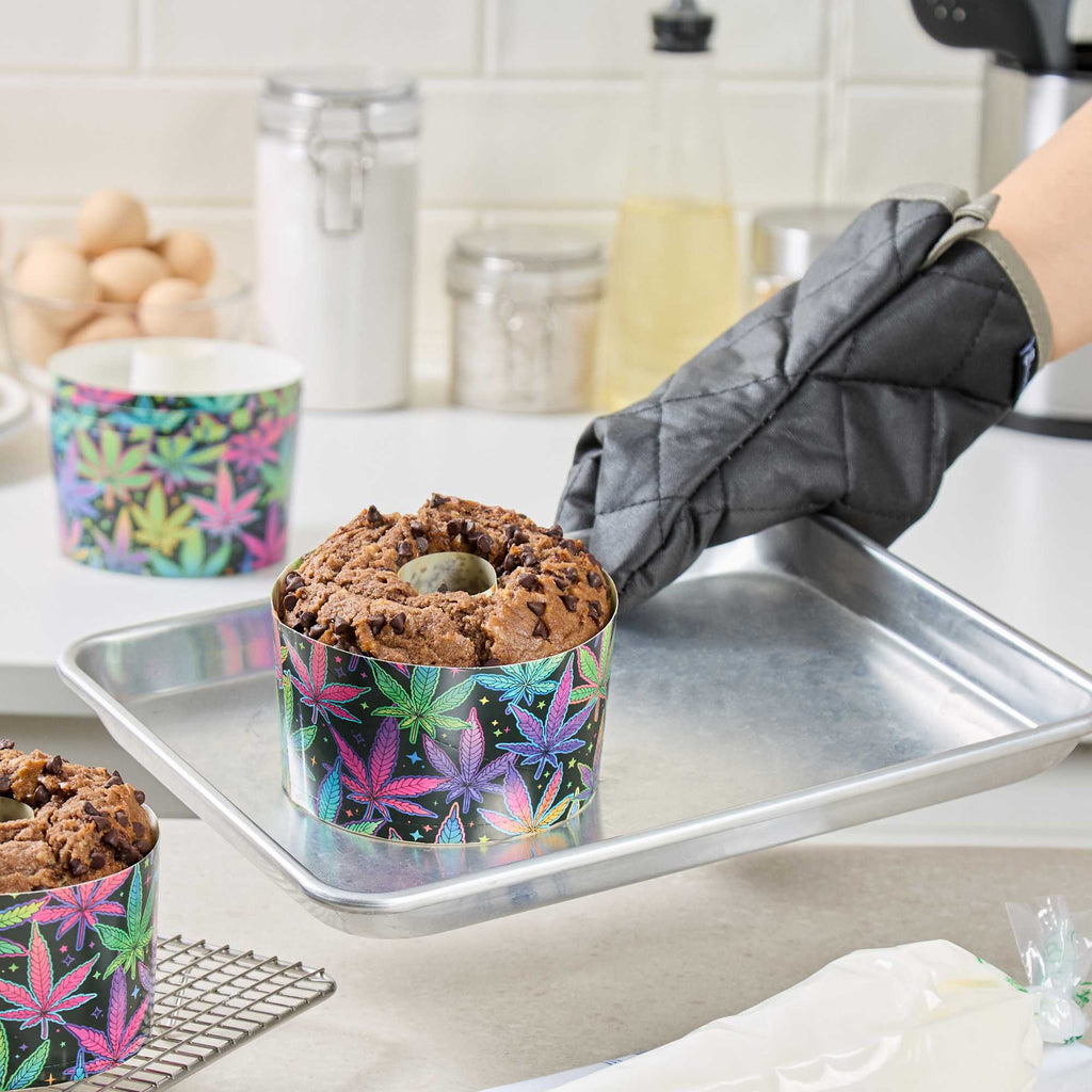 Panificio 22 oz Paper Angel Food Tube Pan - Trippy Leaf Print, Greaseproof - 4 1/2" x 4 1/2" x 2 3/4" - 900 count box