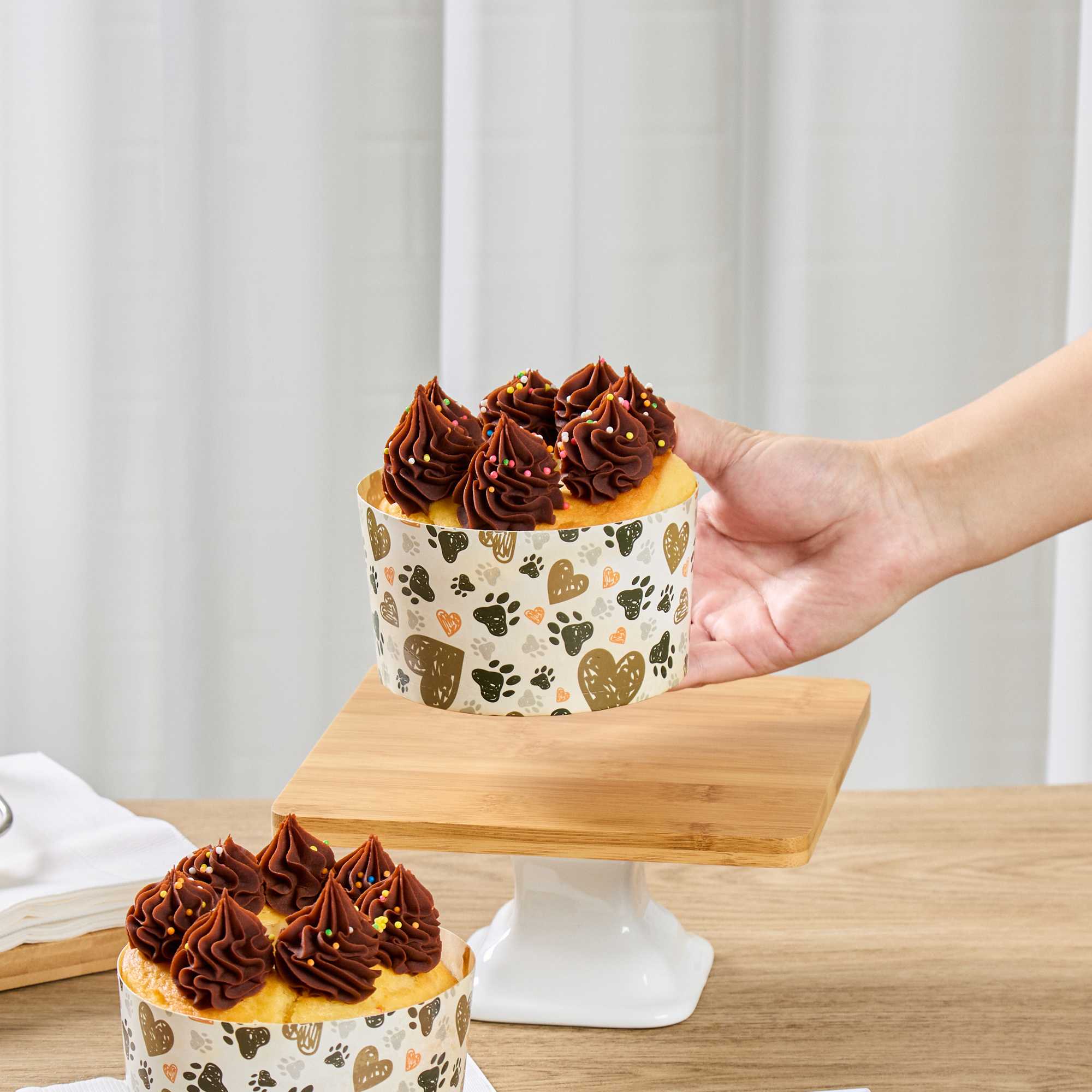 Panificio 22 oz Paper Angel Food Tube Pan - Paw Print, Greaseproof - 4 1/2" x 4 1/2" x 2 3/4" - 900 count box