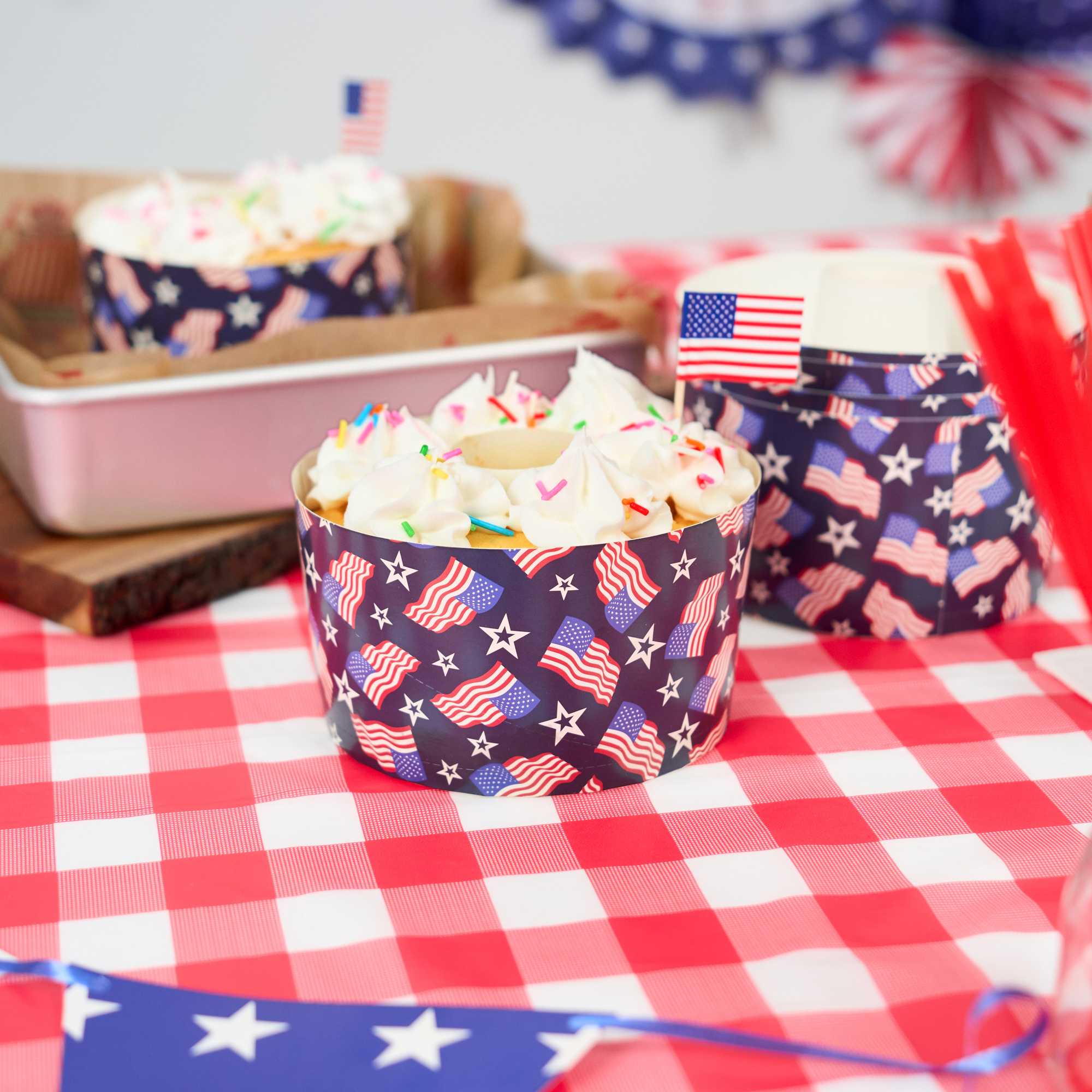 Panificio 22 oz Paper Angel Food Tube Pan - American Flag, Greaseproof - 4 1/2" x 4 1/2" x 2 3/4" - 100 count box