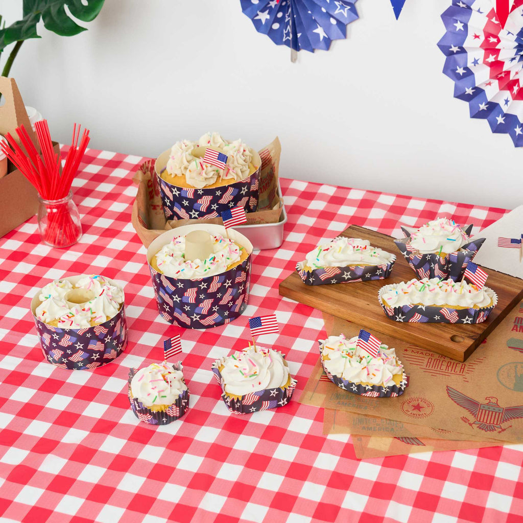 Panificio 22 oz Paper Angel Food Tube Pan - American Flag, Greaseproof - 4 1/2" x 4 1/2" x 2 3/4" - 100 count box