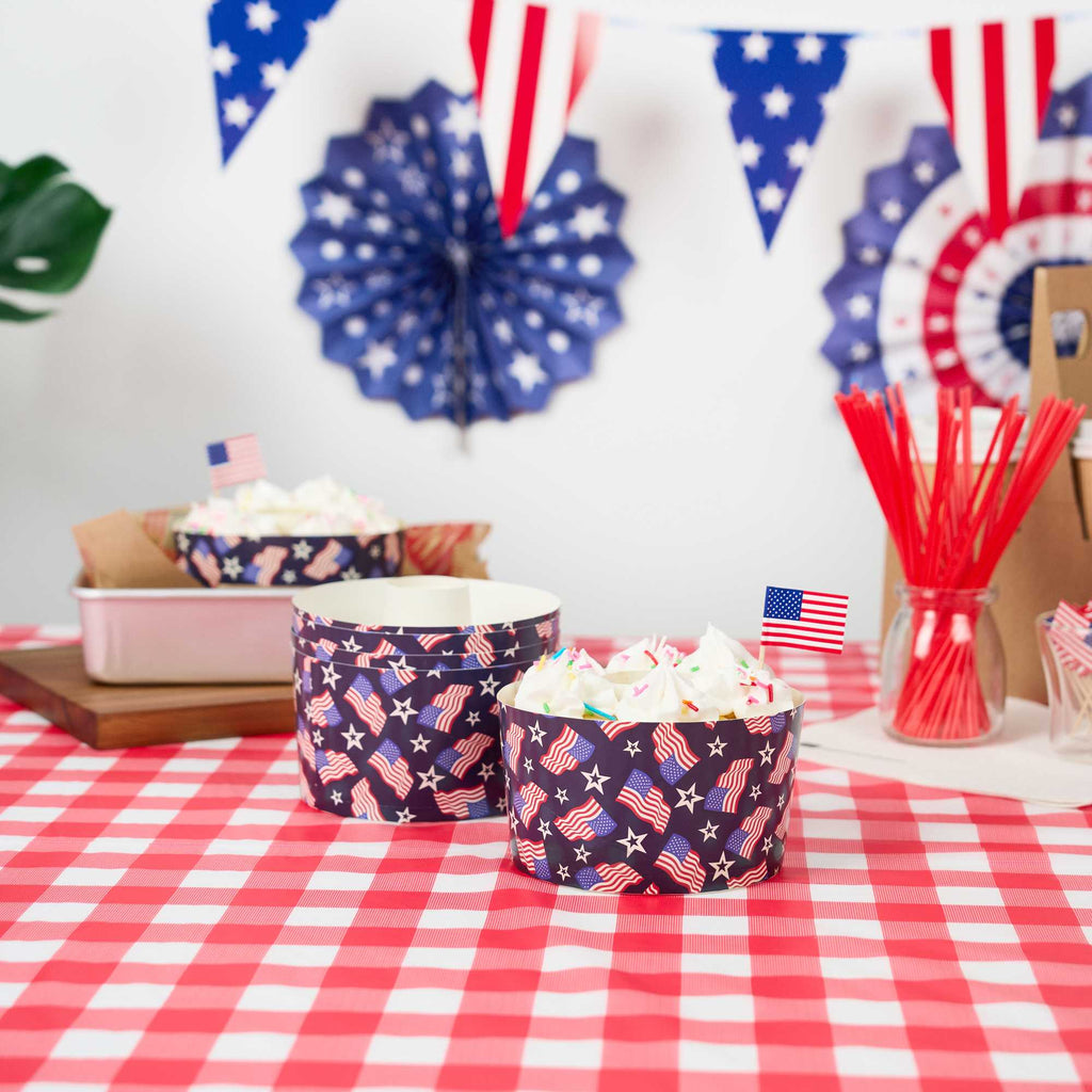Panificio 22 oz Paper Angel Food Tube Pan - American Flag, Greaseproof - 4 1/2" x 4 1/2" x 2 3/4" - 100 count box