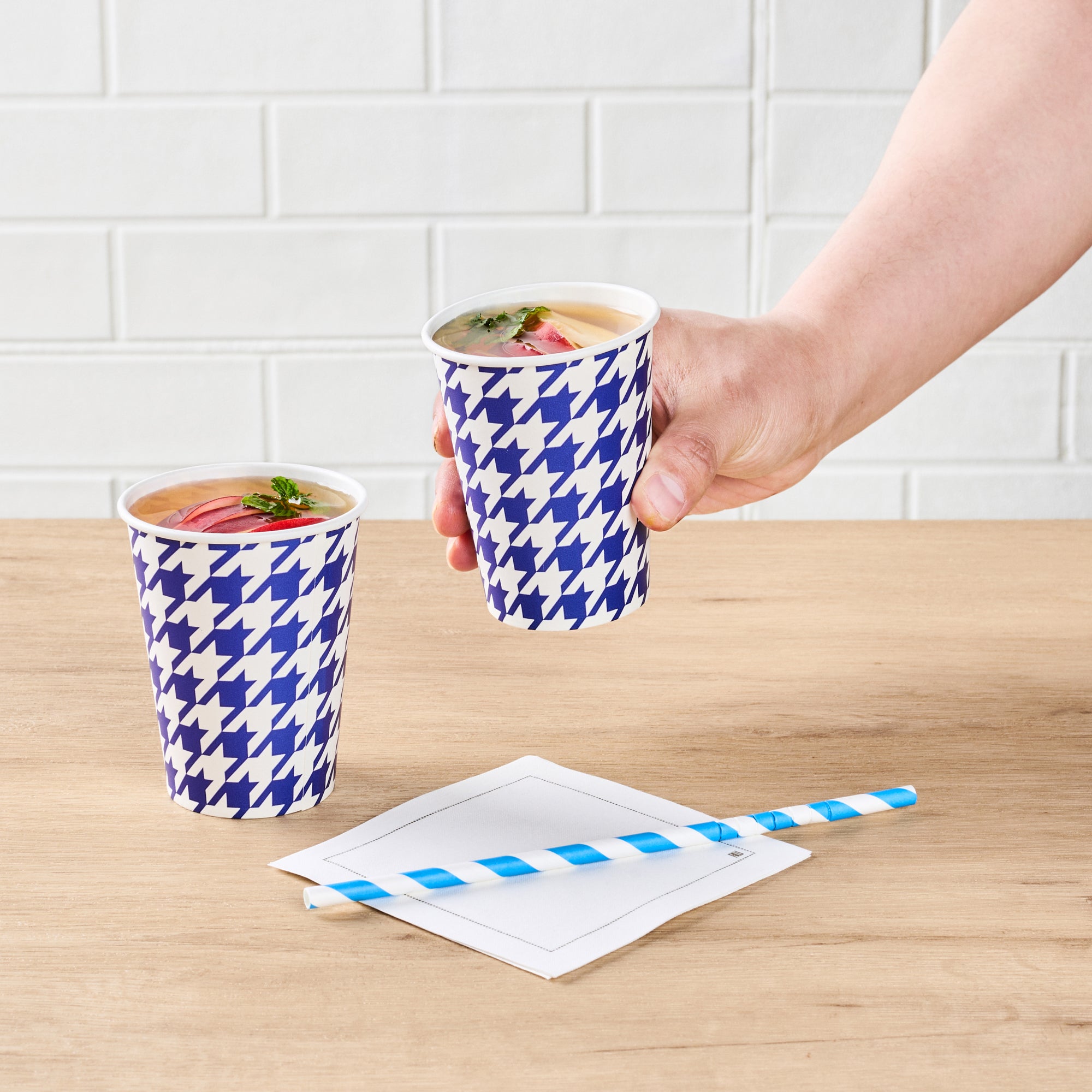 Chef 101 9 oz Round Blue Houndstooth Paper Cold Cup - 3" x 3" x 3 3/4" - 25 count box