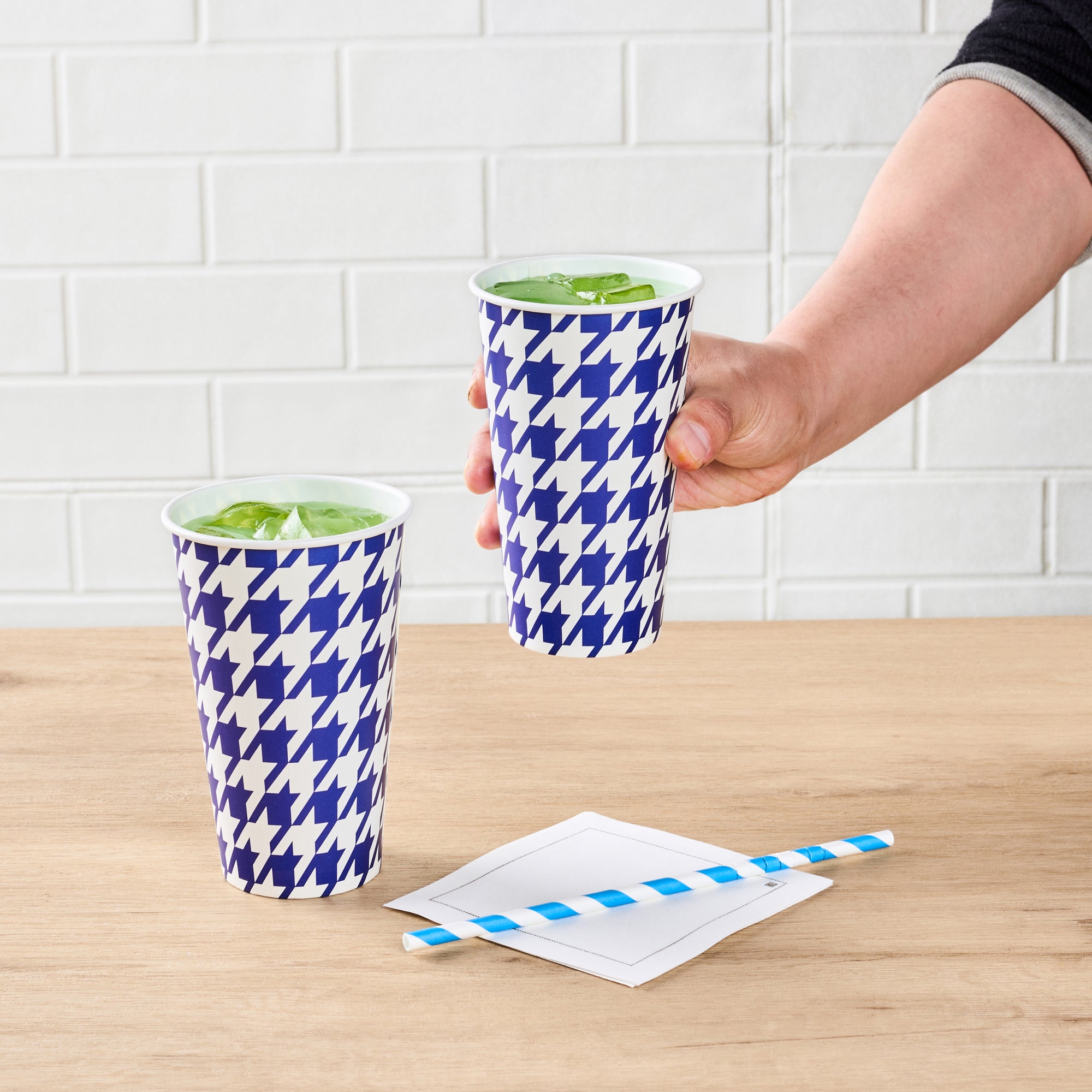 Chef 101 16 oz Round Blue Houndstooth Paper Cold Cup - 3 1/2" x 3 1/2" x 5 1/2" - 500 count box