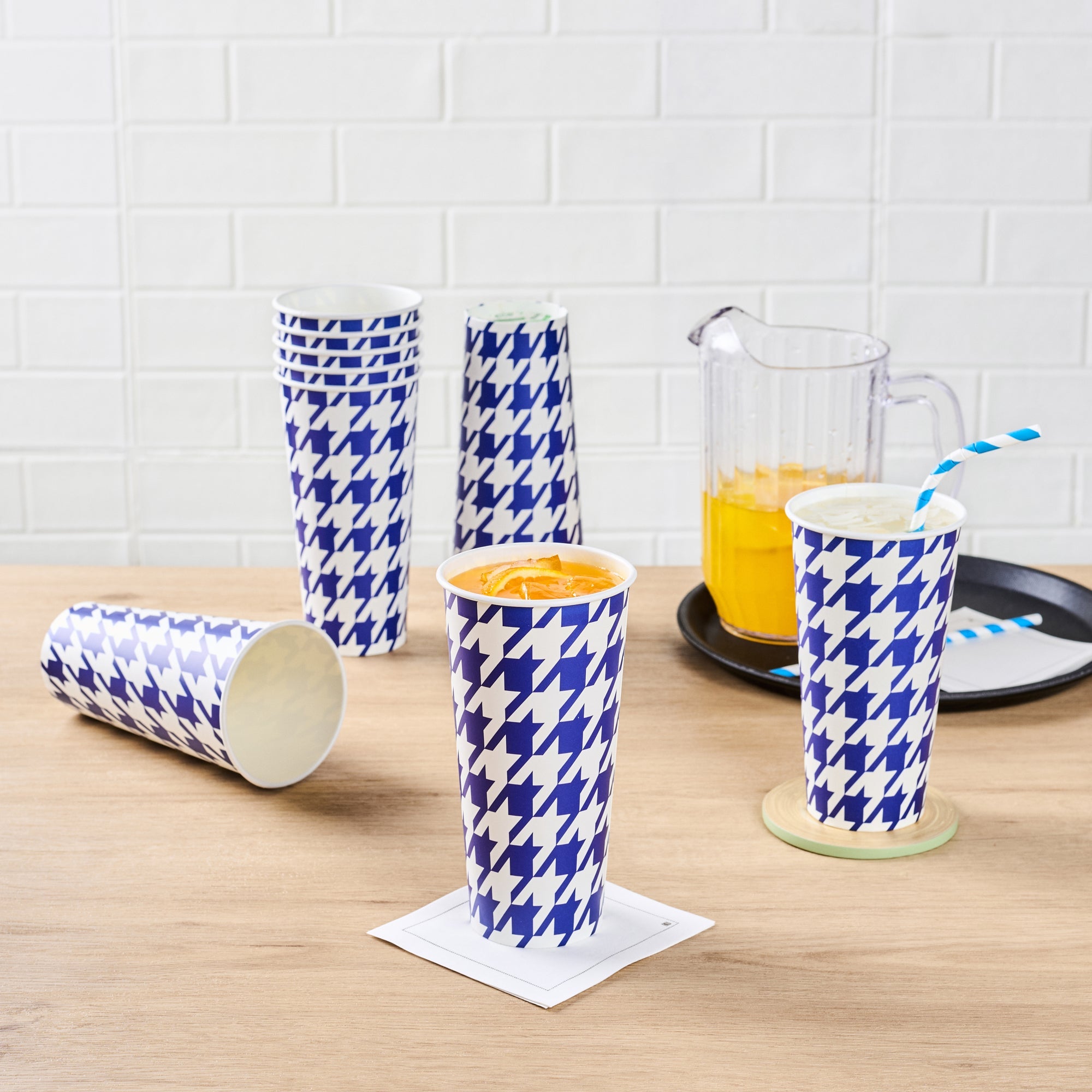 Chef 101 22 oz Round Blue Houndstooth Paper Cold Cup - 3 1/2" x 3 1/2" x 6 3/4" - 25 count box