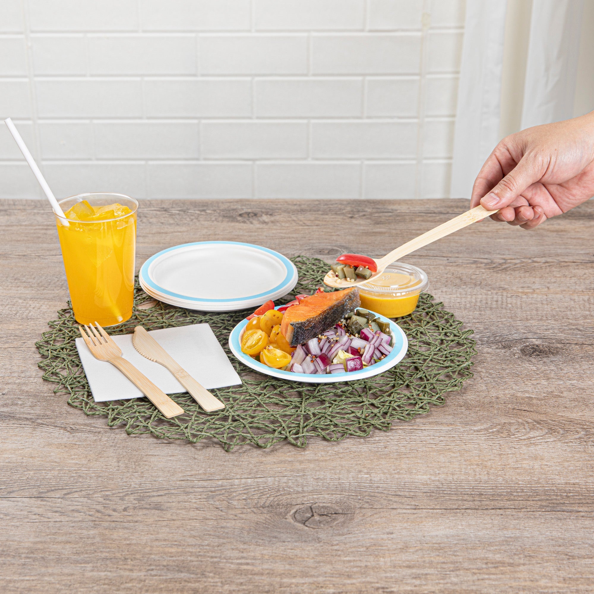 Pulp Safe No PFAS Added Round White Sugarcane / Bagasse Plate - Home Compostable, with Blue Rim - 6" x 6" - 100 count box