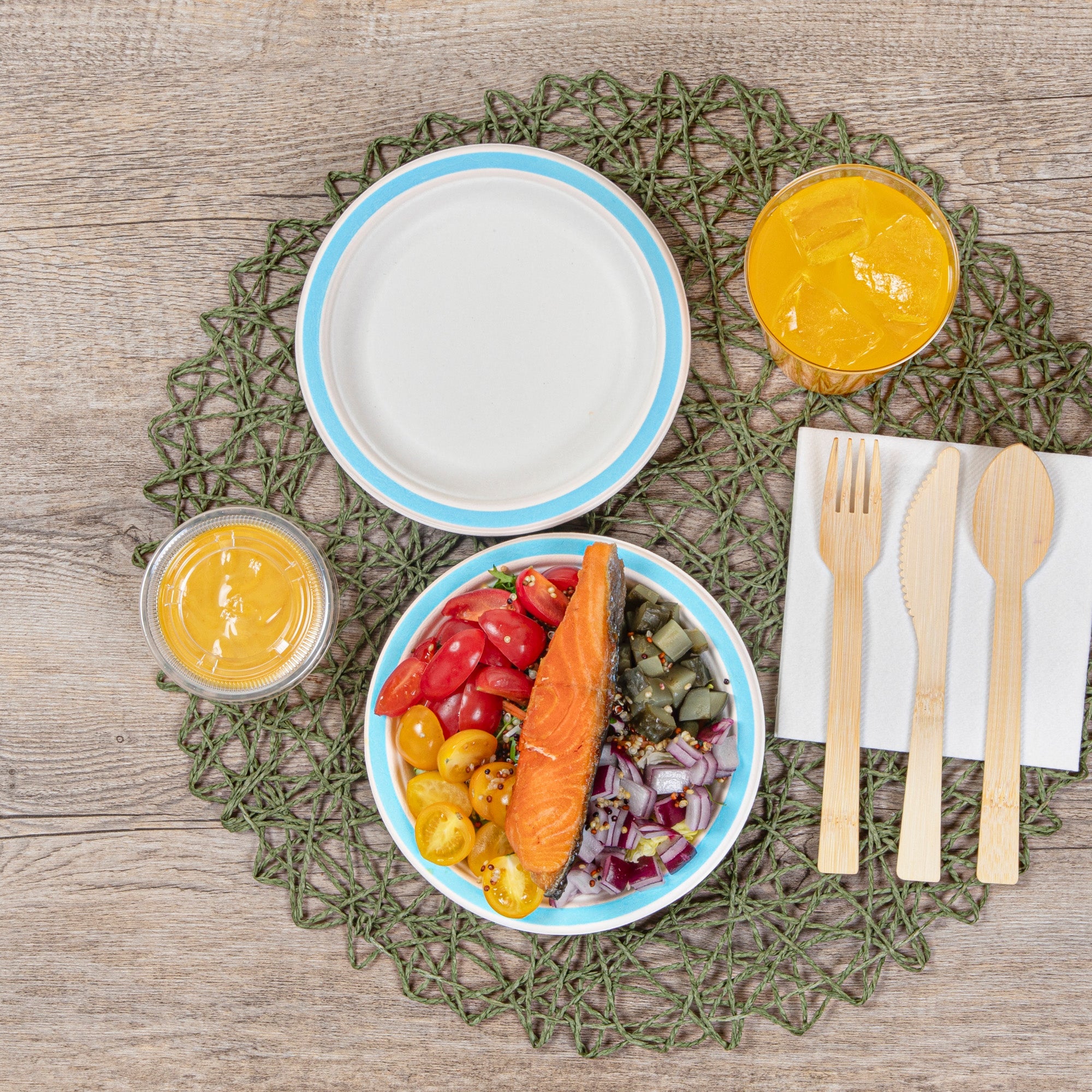 Pulp Safe No PFAS Added Round White Sugarcane / Bagasse Plate - Home Compostable, with Blue Rim - 6" x 6" - 100 count box