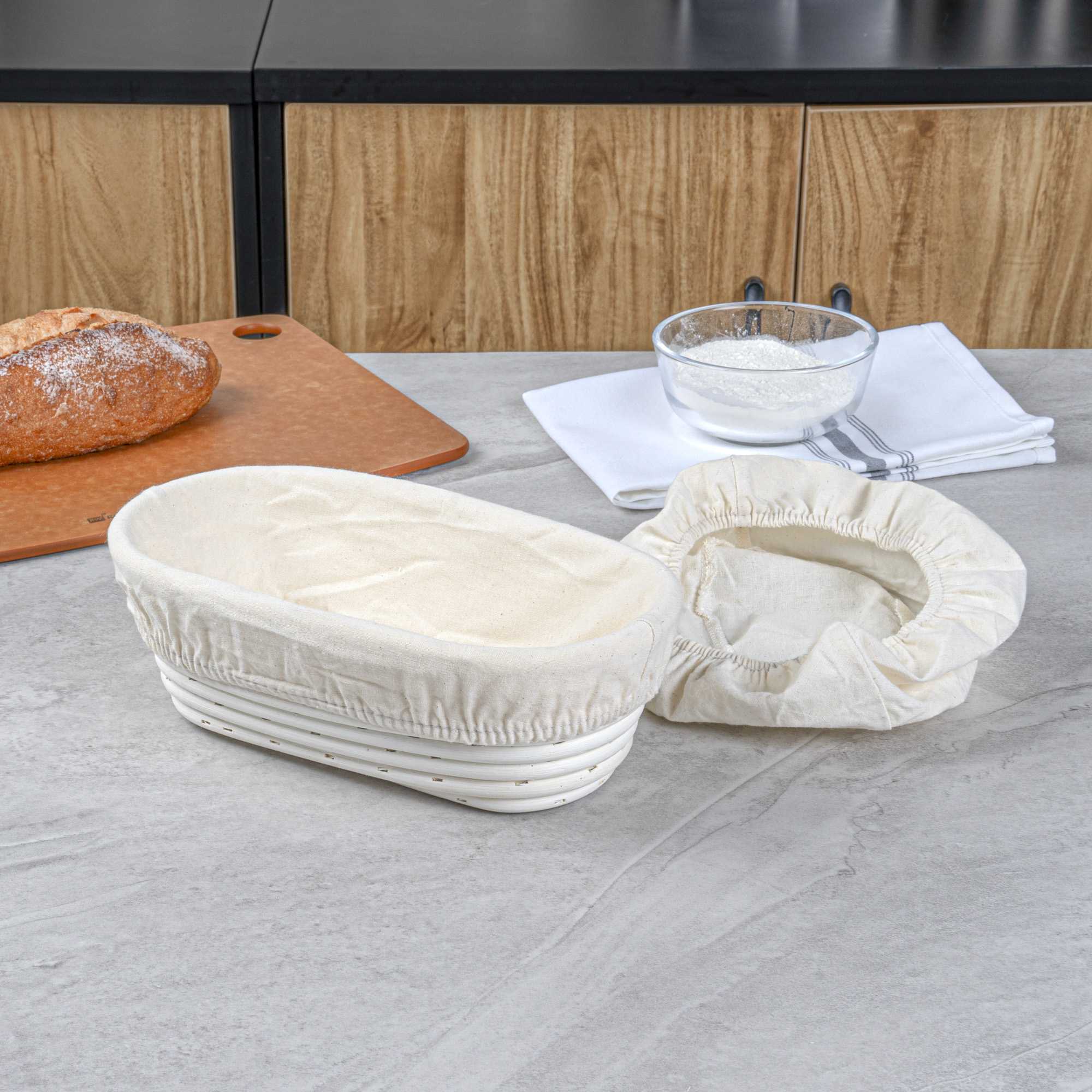 Pastry Tek Rattan Oval Natural Banneton Proofing Basket - with 2 Cotton Liners - 9 3/4" x 6" x 3" - 1 count box