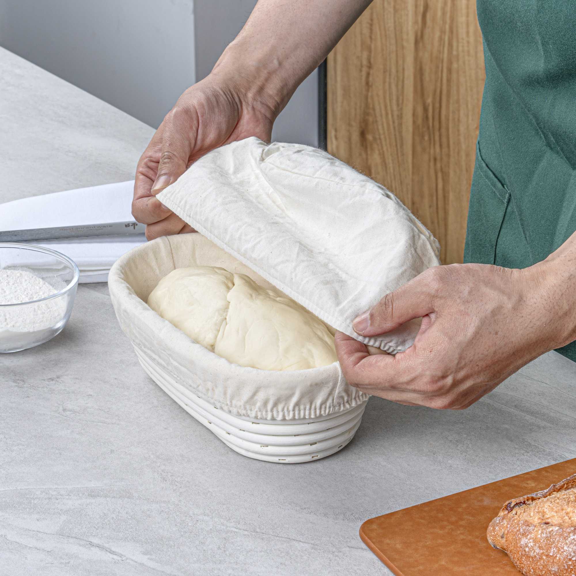 Pastry Tek Rattan Oval Natural Banneton Proofing Basket - with 2 Cotton Liners - 9 3/4" x 6" x 3" - 10 count box