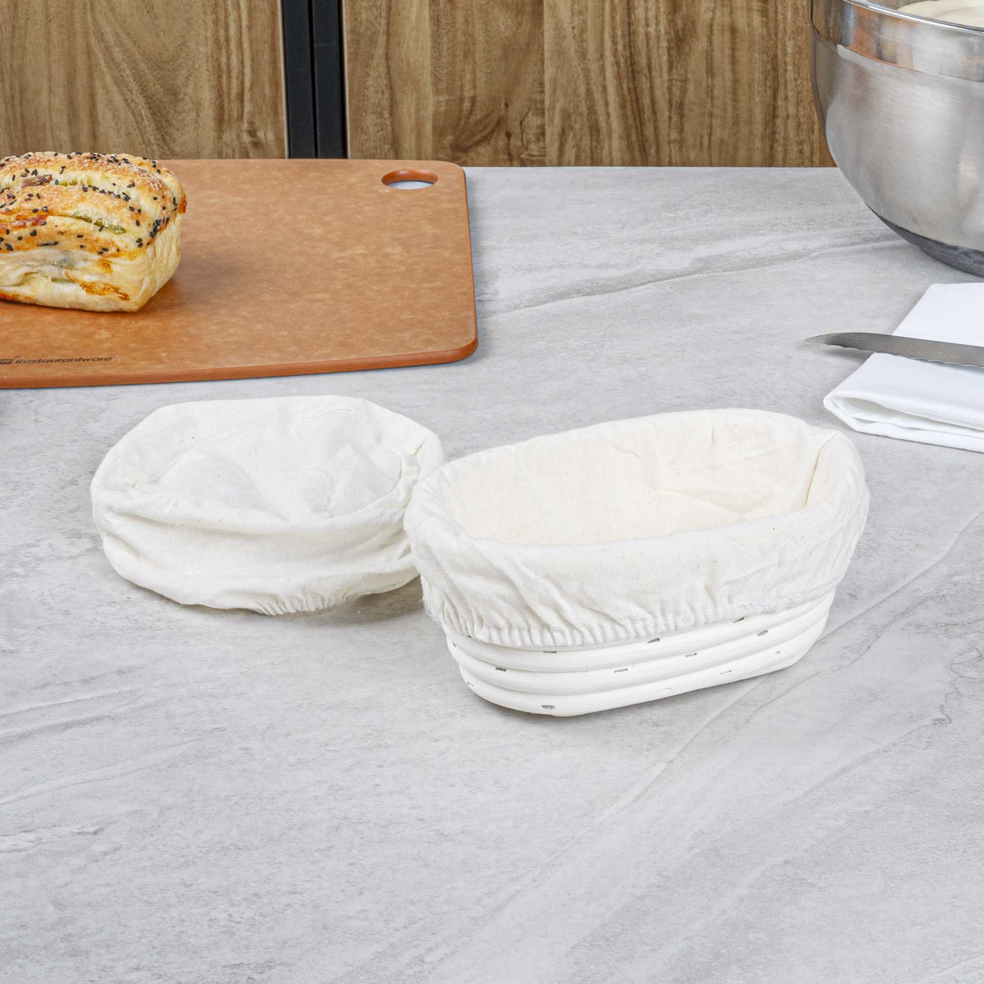 Pastry Tek Rattan Oval Natural Banneton Proofing Basket - with 2 Cotton Liners - 6 3/4" x 4 3/4" x 3 1/4" - 1 count box
