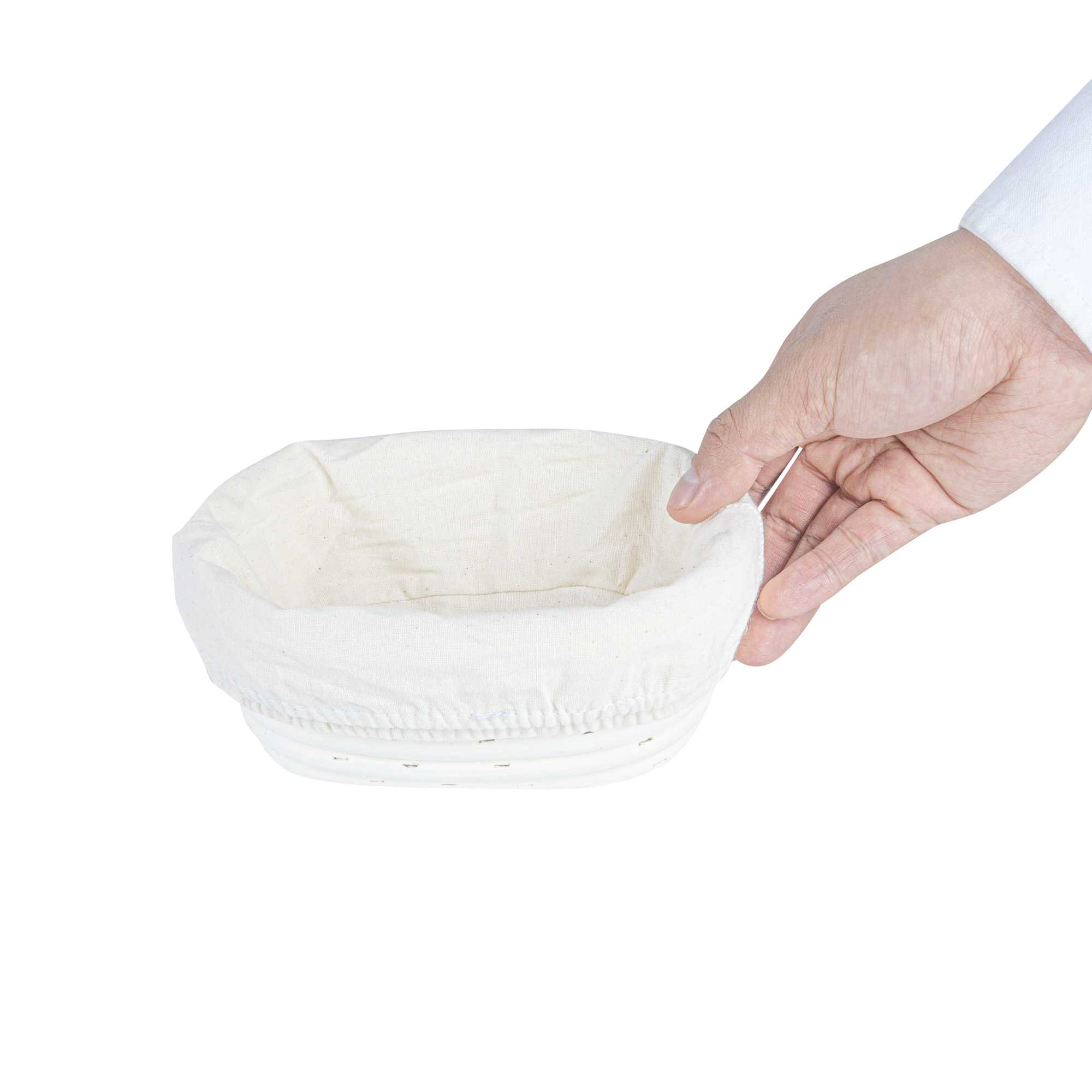 Pastry Tek Rattan Oval Natural Banneton Proofing Basket - with 2 Cotton Liners - 6 3/4" x 4 3/4" x 3 1/4" - 1 count box
