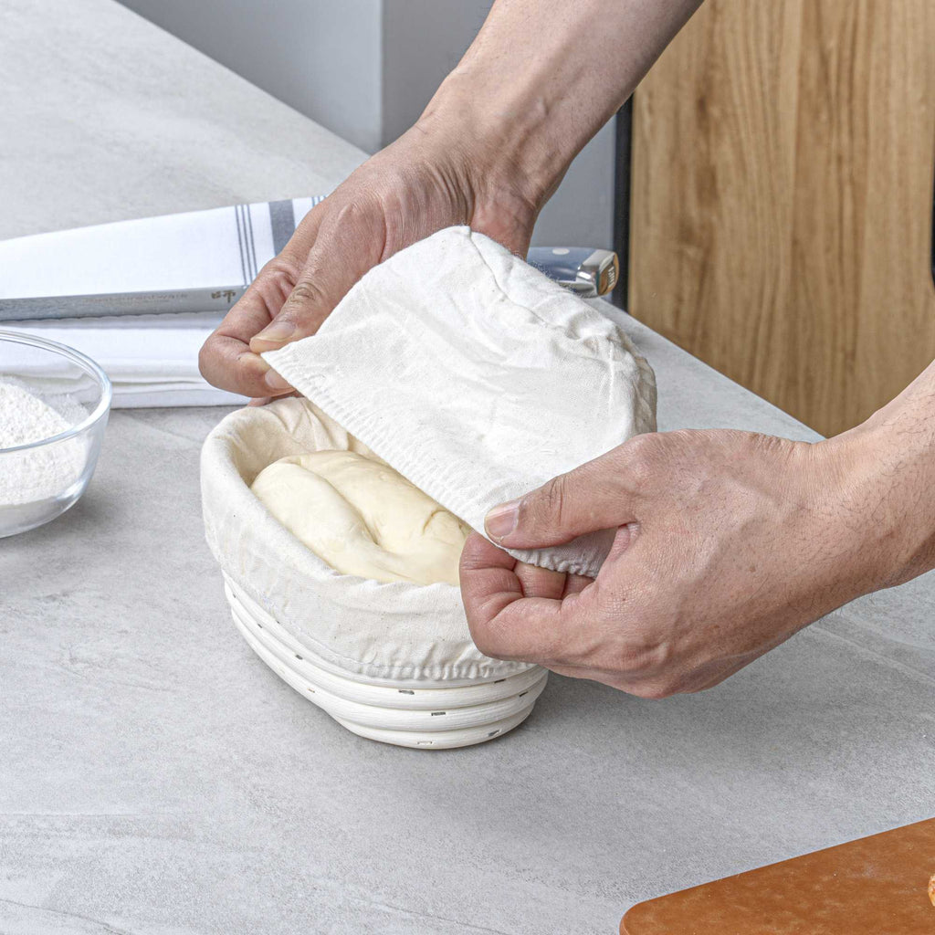 Pastry Tek Rattan Oval Natural Banneton Proofing Basket - with 2 Cotton Liners - 6 3/4" x 4 3/4" x 3 1/4" - 1 count box