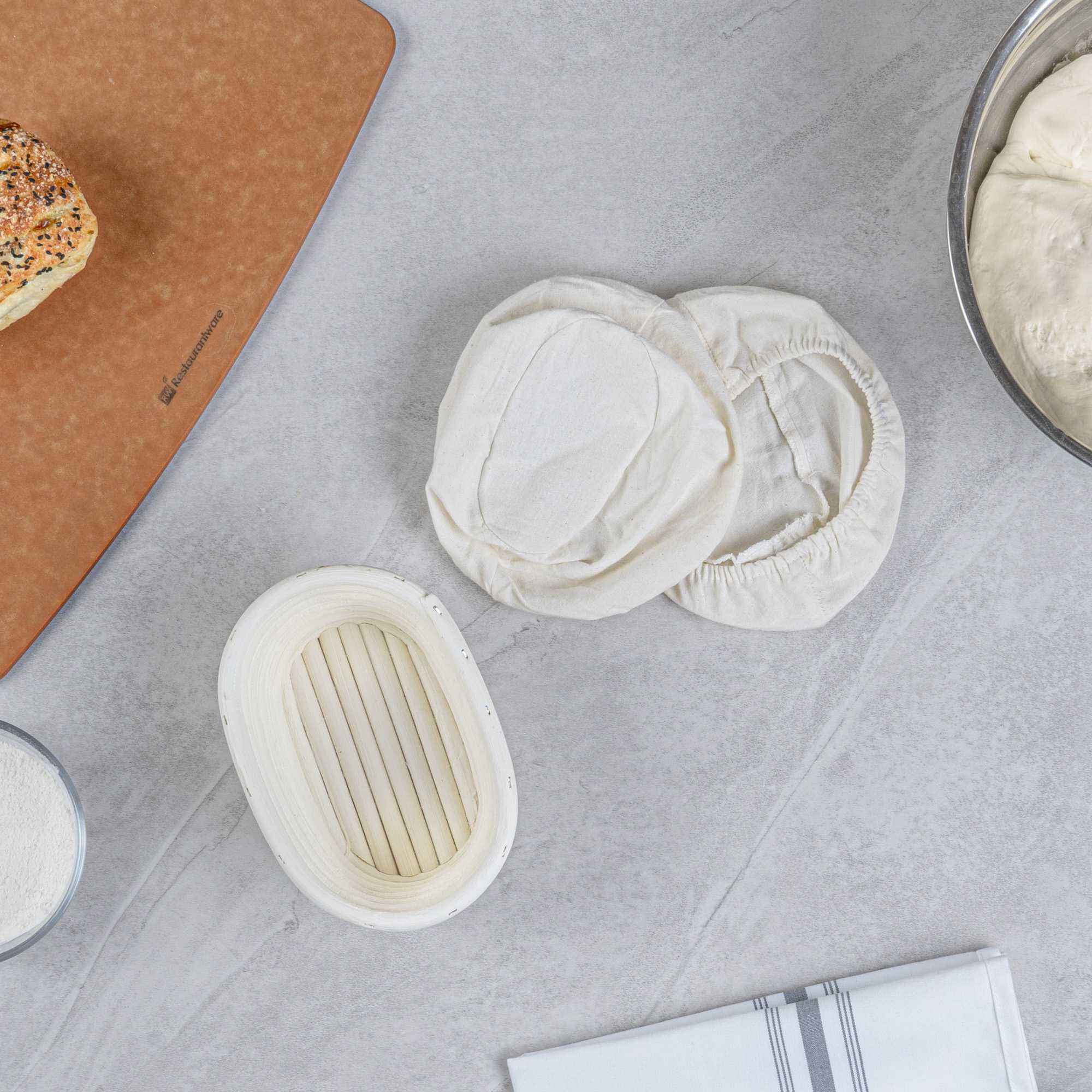 Pastry Tek Rattan Oval Natural Banneton Proofing Basket - with 2 Cotton Liners - 6 3/4" x 4 3/4" x 3 1/4" - 1 count box