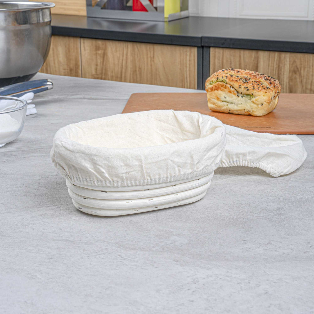 Pastry Tek Rattan Oval Natural Banneton Proofing Basket - with 2 Cotton Liners - 6 3/4" x 4 3/4" x 3 1/4" - 1 count box