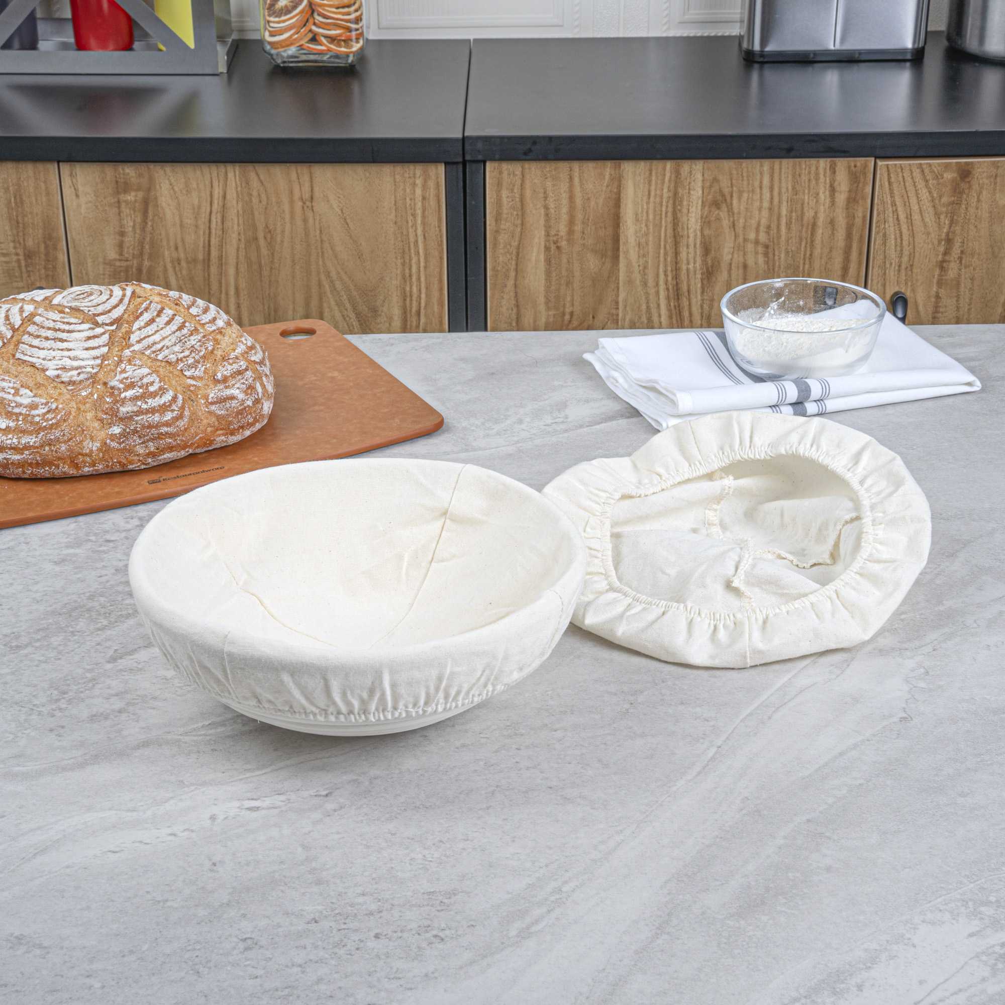 Pastry Tek Rattan Round Natural Banneton Proofing Basket - with 2 Cotton Liners - 9" x 9" x 3 1/4" - 1 count box