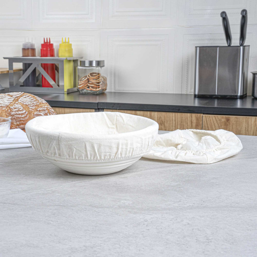 Pastry Tek Rattan Round Natural Banneton Proofing Basket - with 2 Cotton Liners - 9" x 9" x 3 1/4" - 1 count box