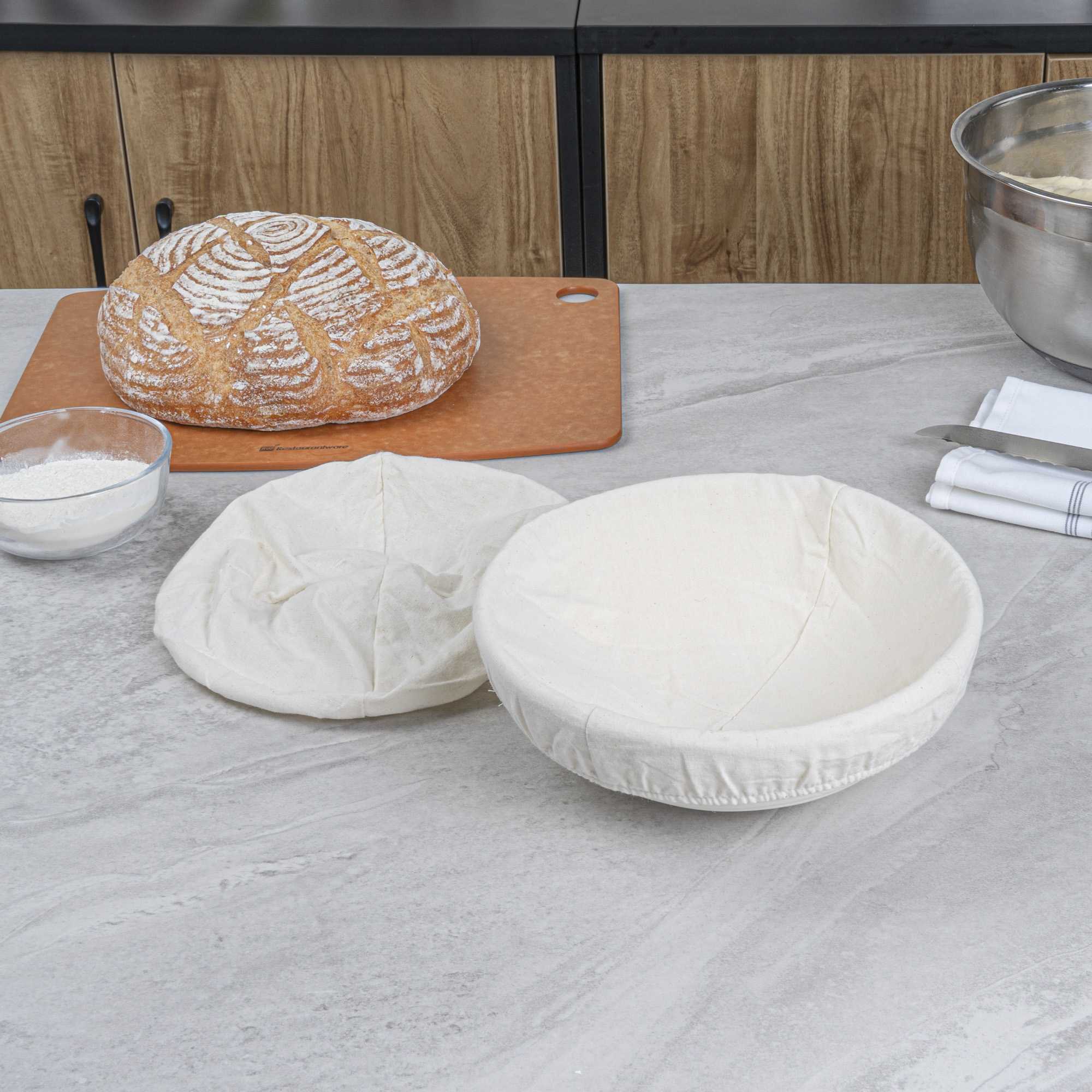 Pastry Tek Rattan Round Natural Banneton Proofing Basket - with 2 Cotton Liners - 9" x 9" x 3 1/4" - 10 count box