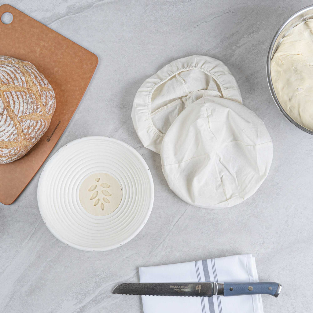 Pastry Tek Rattan Round Natural Banneton Proofing Basket - with 2 Cotton Liners - 9" x 9" x 3 1/4" - 10 count box