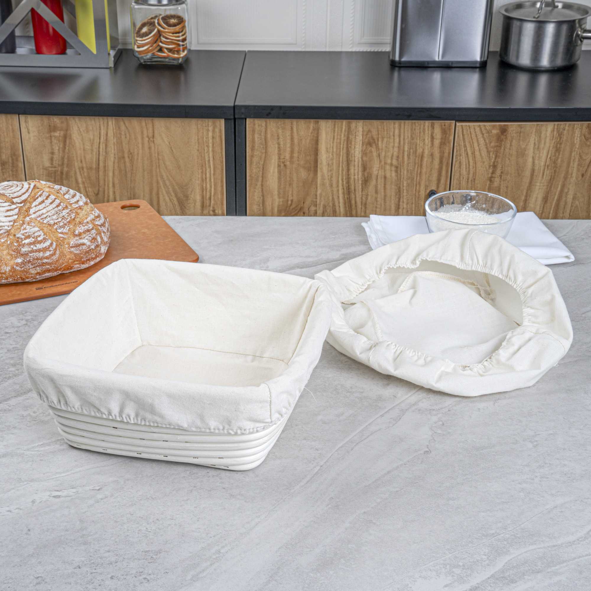 Pastry Tek Rattan Square Natural Banneton Proofing Basket - with 2 Cotton Liners - 9 3/4" x 9 3/4" x 4" - 10 count box