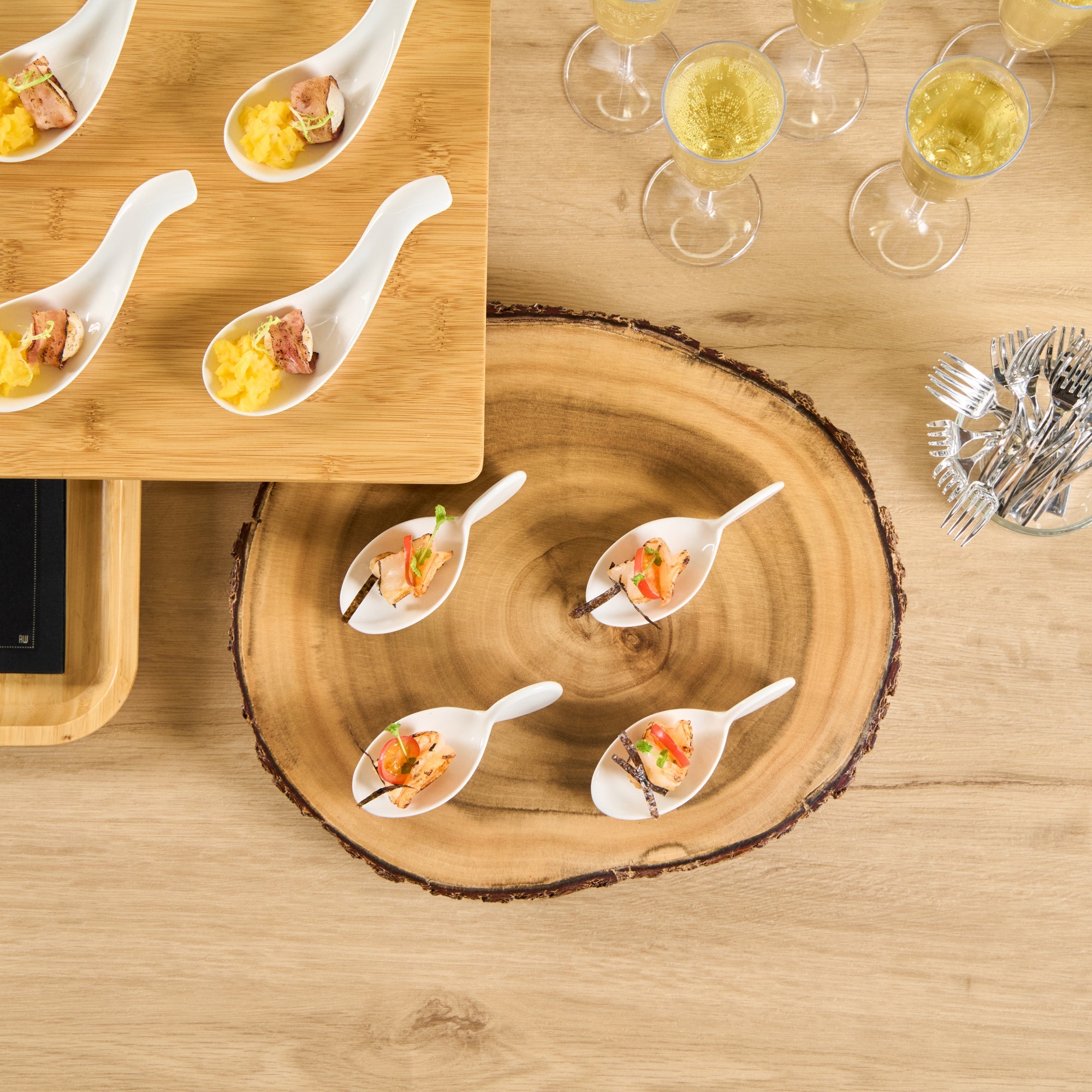 Chef 101 Fish White Porcelain Spoon - 4" x 1 1/2" x 1 1/4" - 10 count box