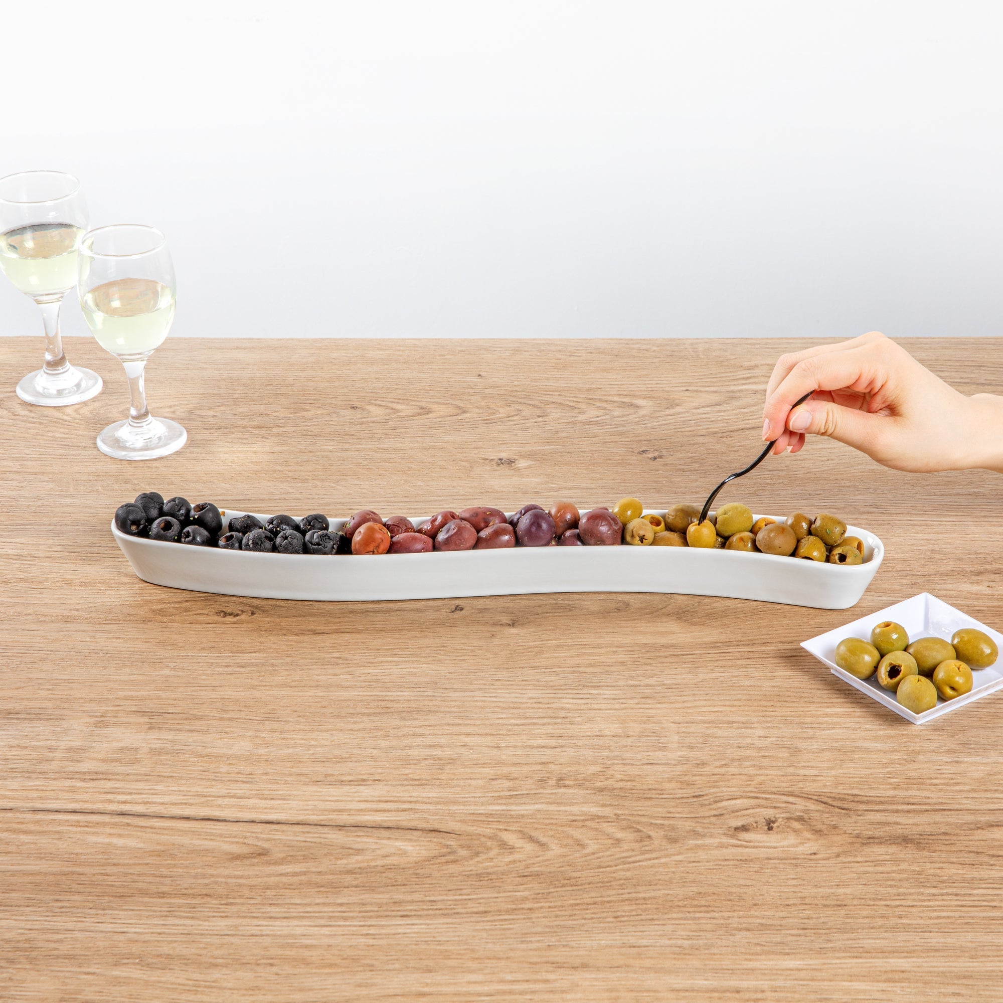 Chef 101 Swerve 14 oz Curved White Porcelain Olive Plate - 17" x 2 1/2" x 1 1/4" - 1 count box