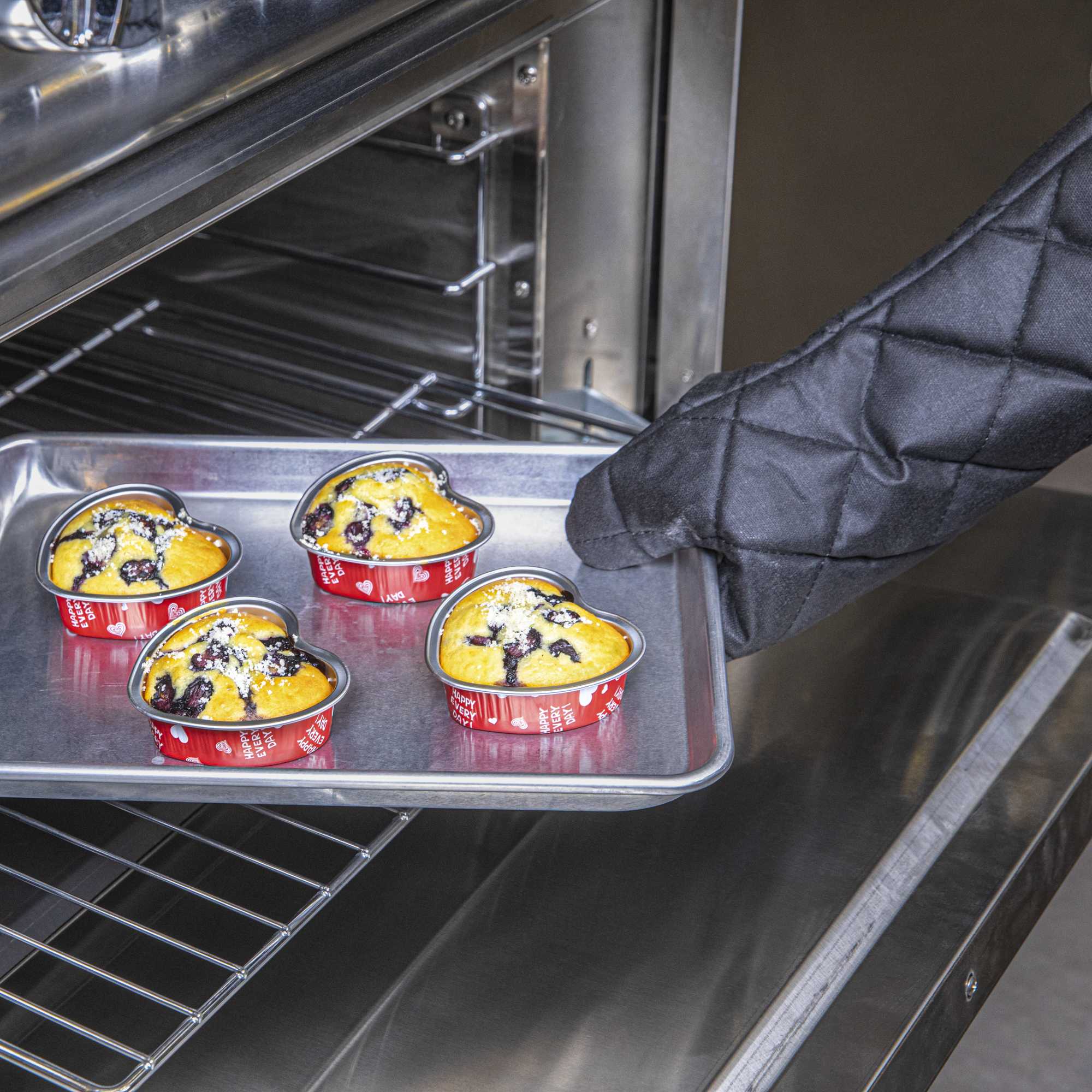 Pastry Tek 3 oz Heart Happy Hour Aluminum Baking Cup - with Plastic Dome Lid - 3 1/2" x 3 1/2" x 1 1/4" - 100 count box