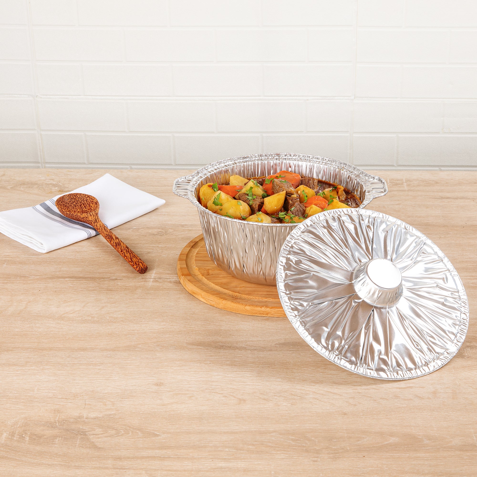 Foil Lux 4 qt Aluminum Foil Pot - with Lid - 11 1/2" x 10 1/4" x 4 3/4" - 10 count box