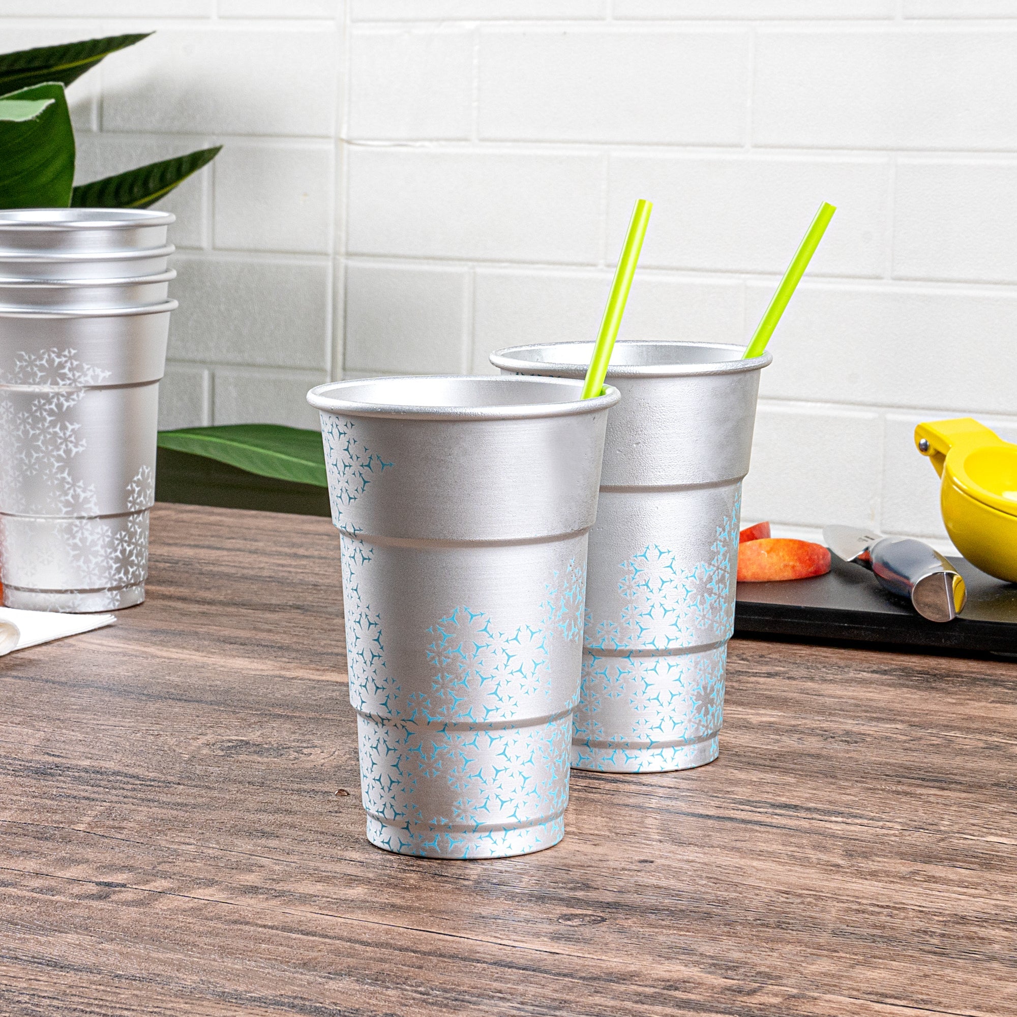 Saving Nature 20 oz Aluminum Color Changing Drinking Cup - 3 1/2'' x 3 1/2'' x 5 1/2'' - 48 count box